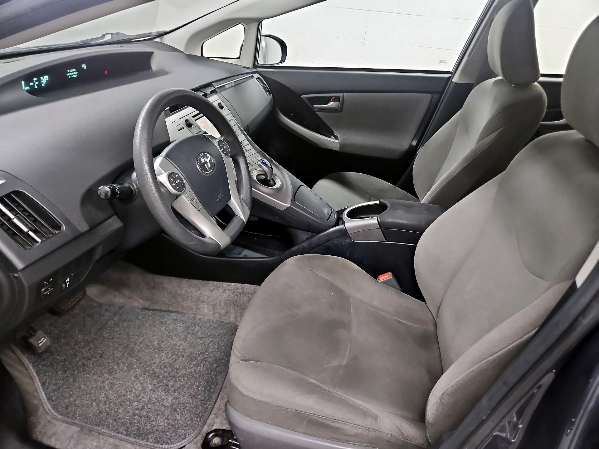 Thumbnail: 2015 Toyota Prius - 11