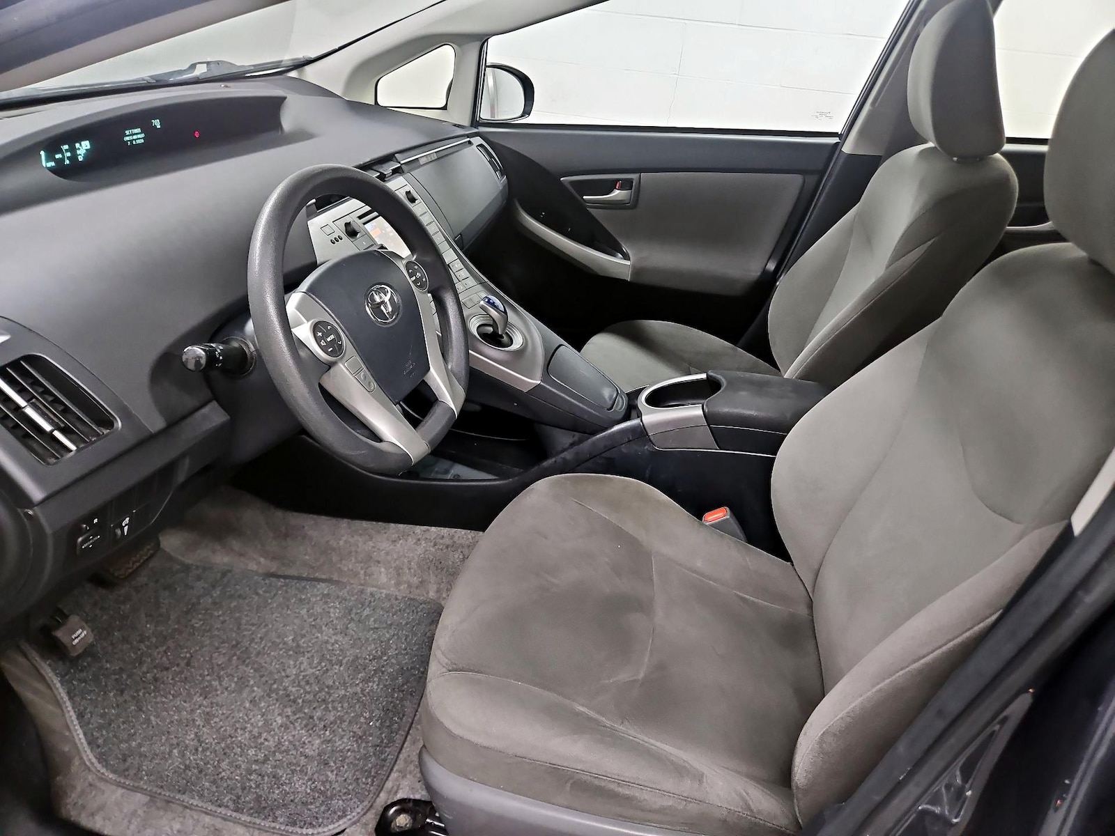 2015 Toyota Prius Two - Photo 12