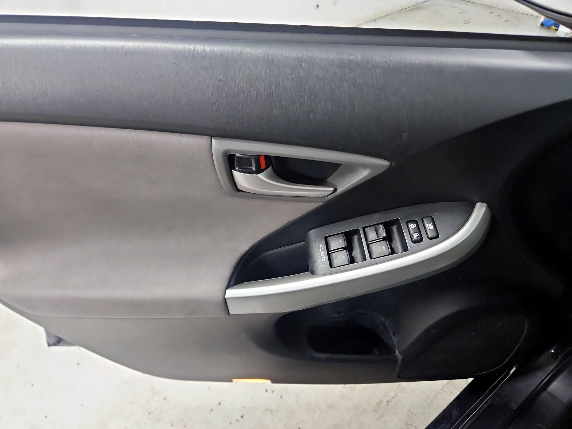Thumbnail: 2015 Toyota Prius - 12