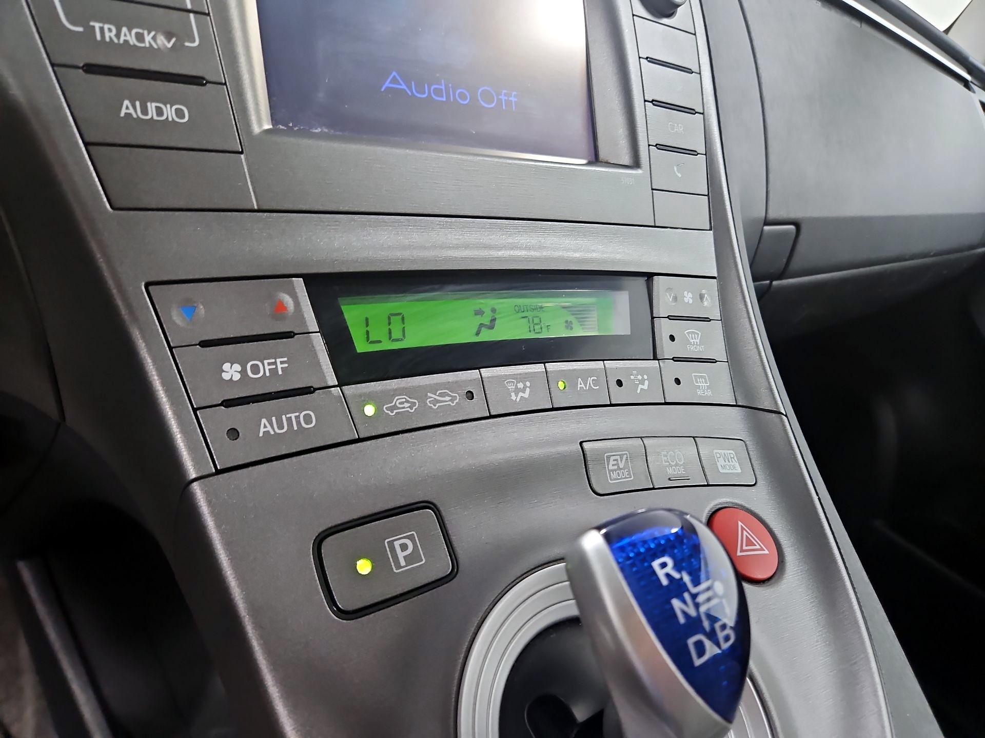 Thumbnail: 2015 Toyota Prius - 16