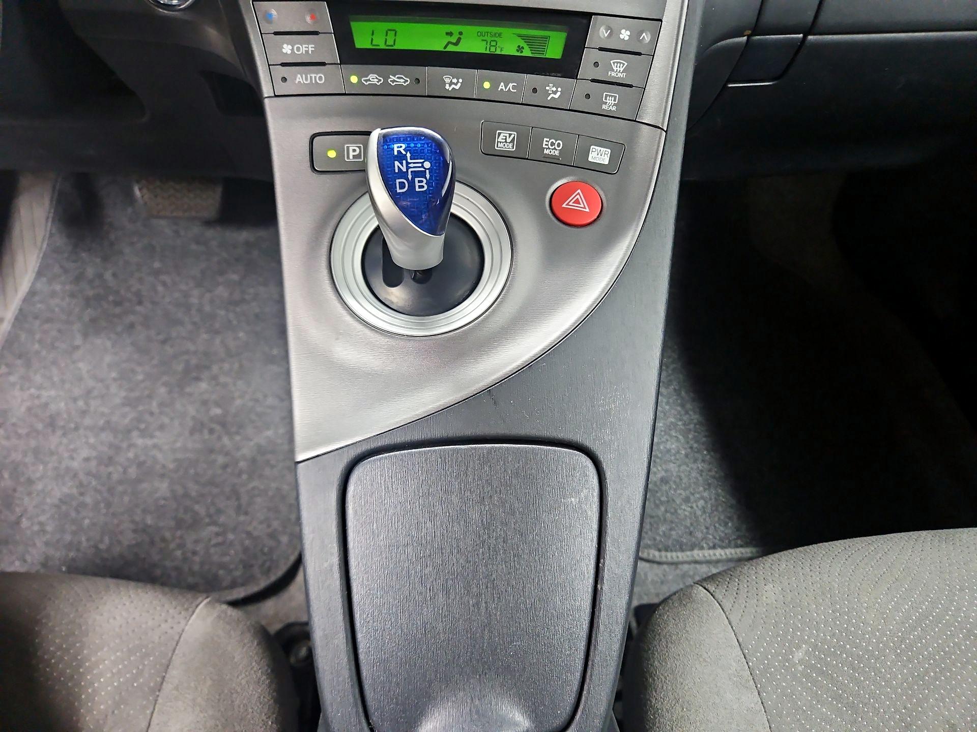Thumbnail: 2015 Toyota Prius - 17