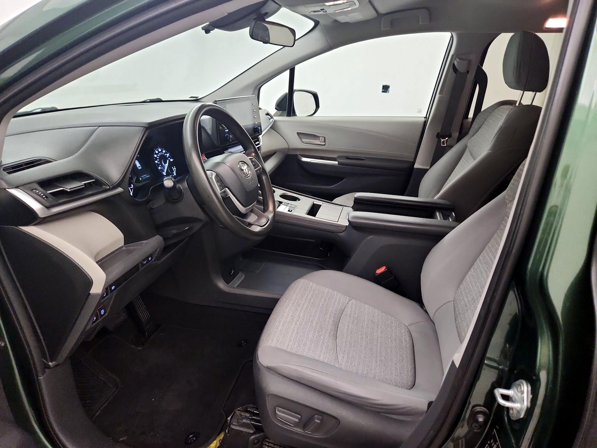 Thumbnail: 2021 Toyota Sienna - 11