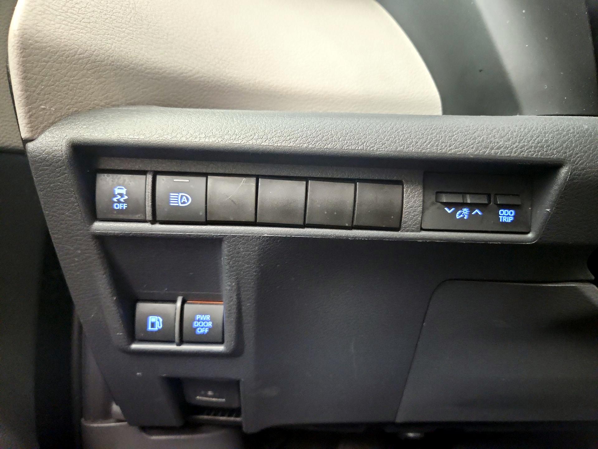 Thumbnail: 2021 Toyota Sienna - 13