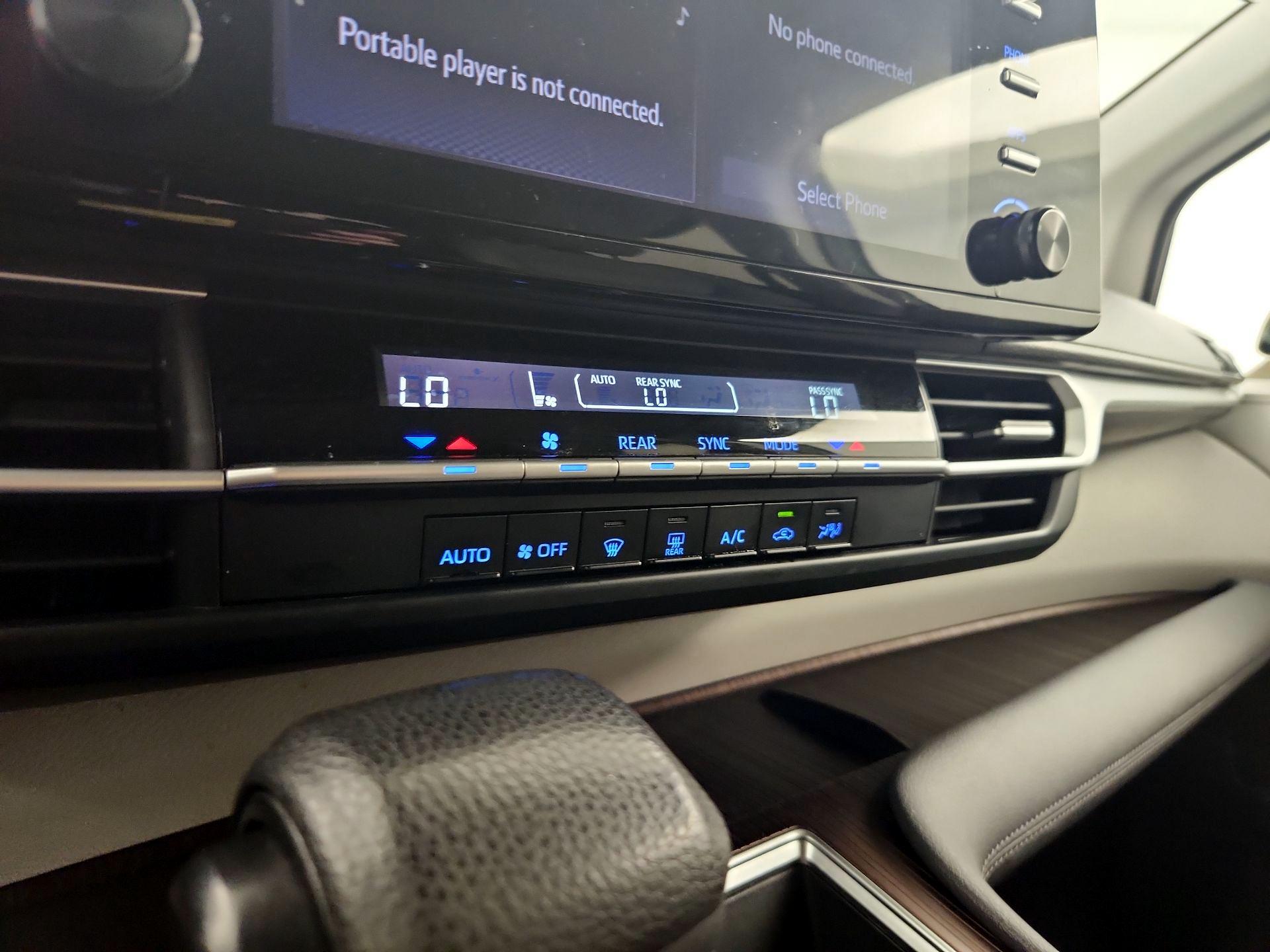 Thumbnail: 2021 Toyota Sienna - 16