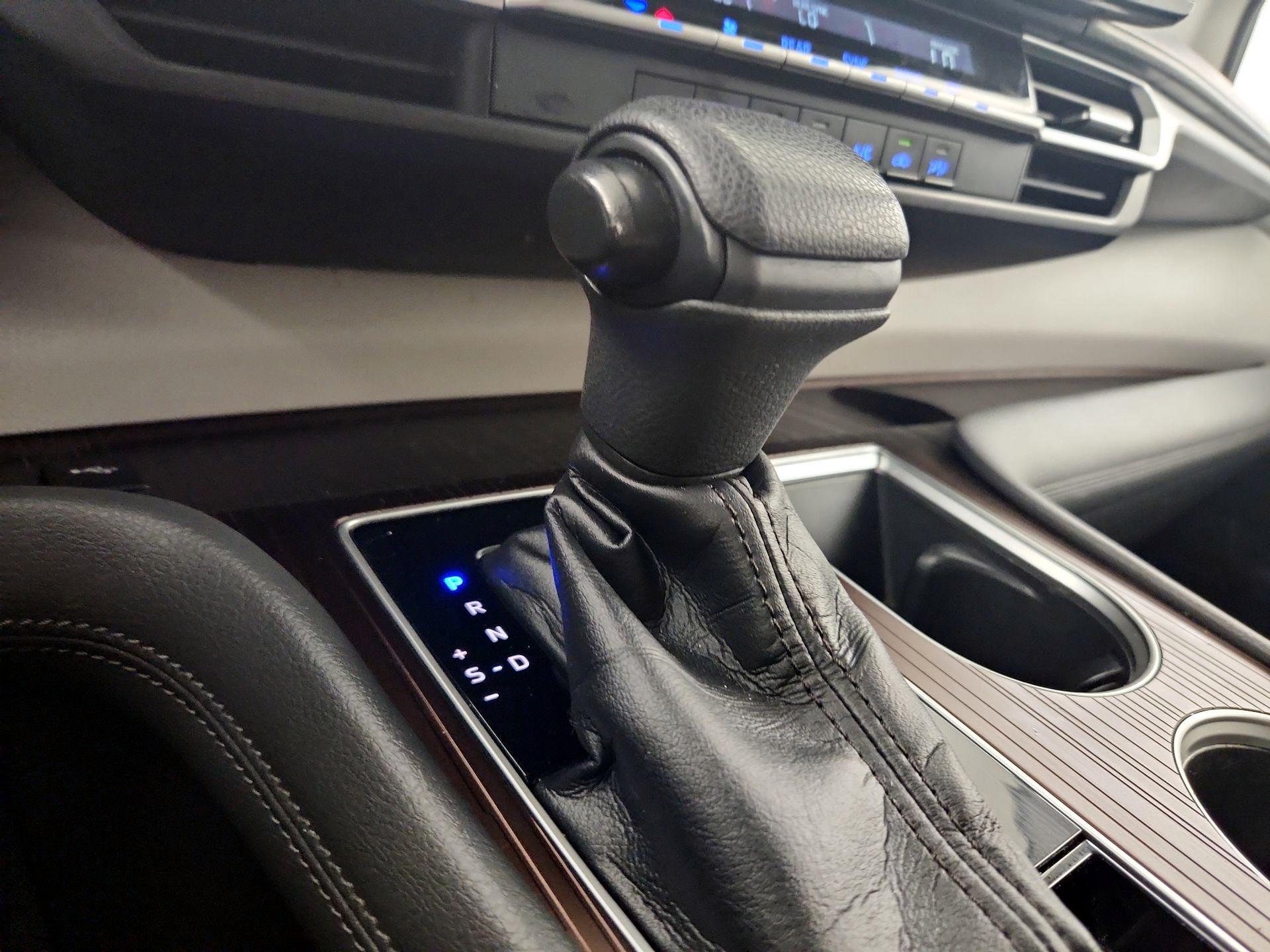 Thumbnail: 2021 Toyota Sienna - 17