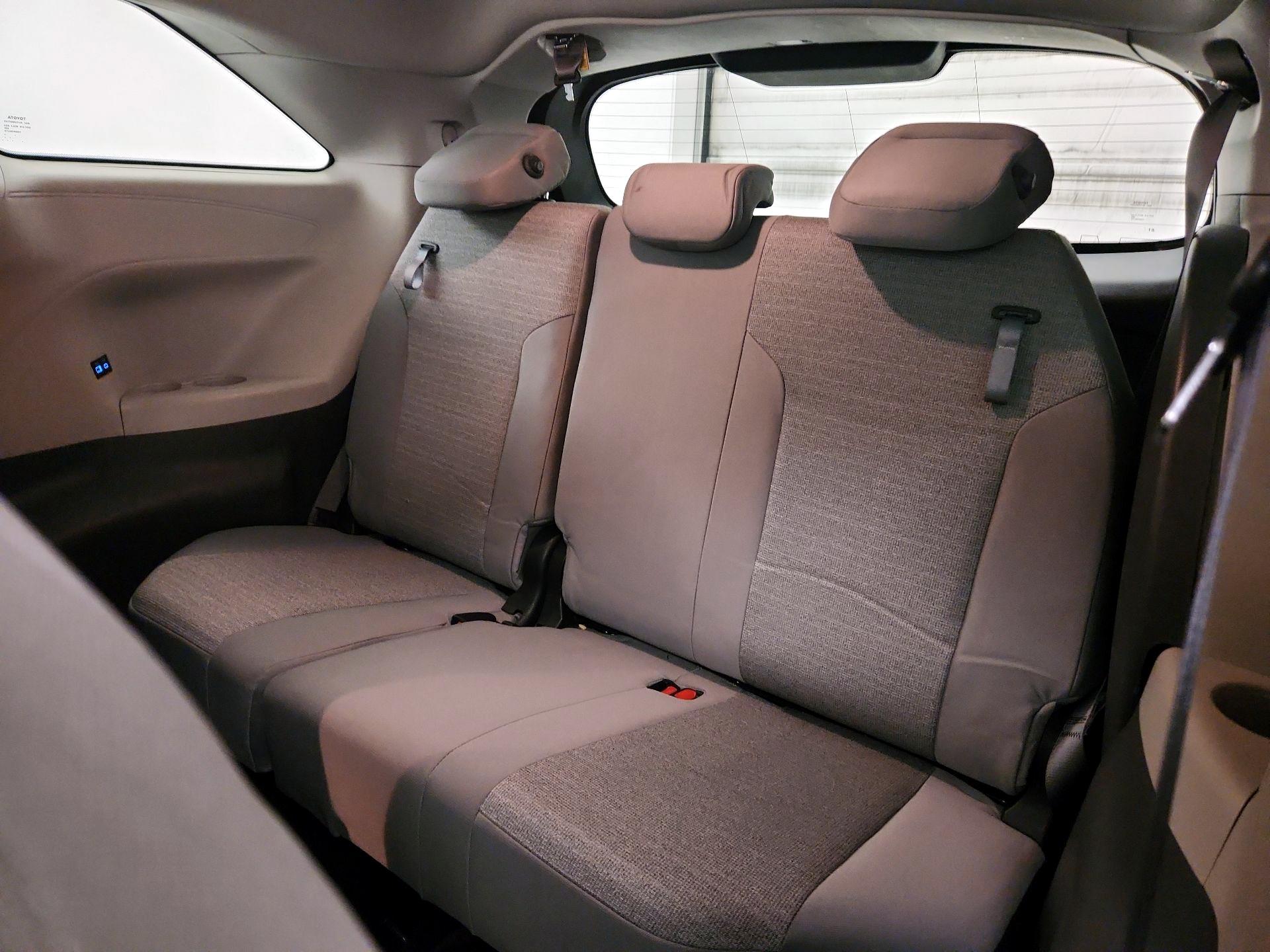 Thumbnail: 2021 Toyota Sienna - 20