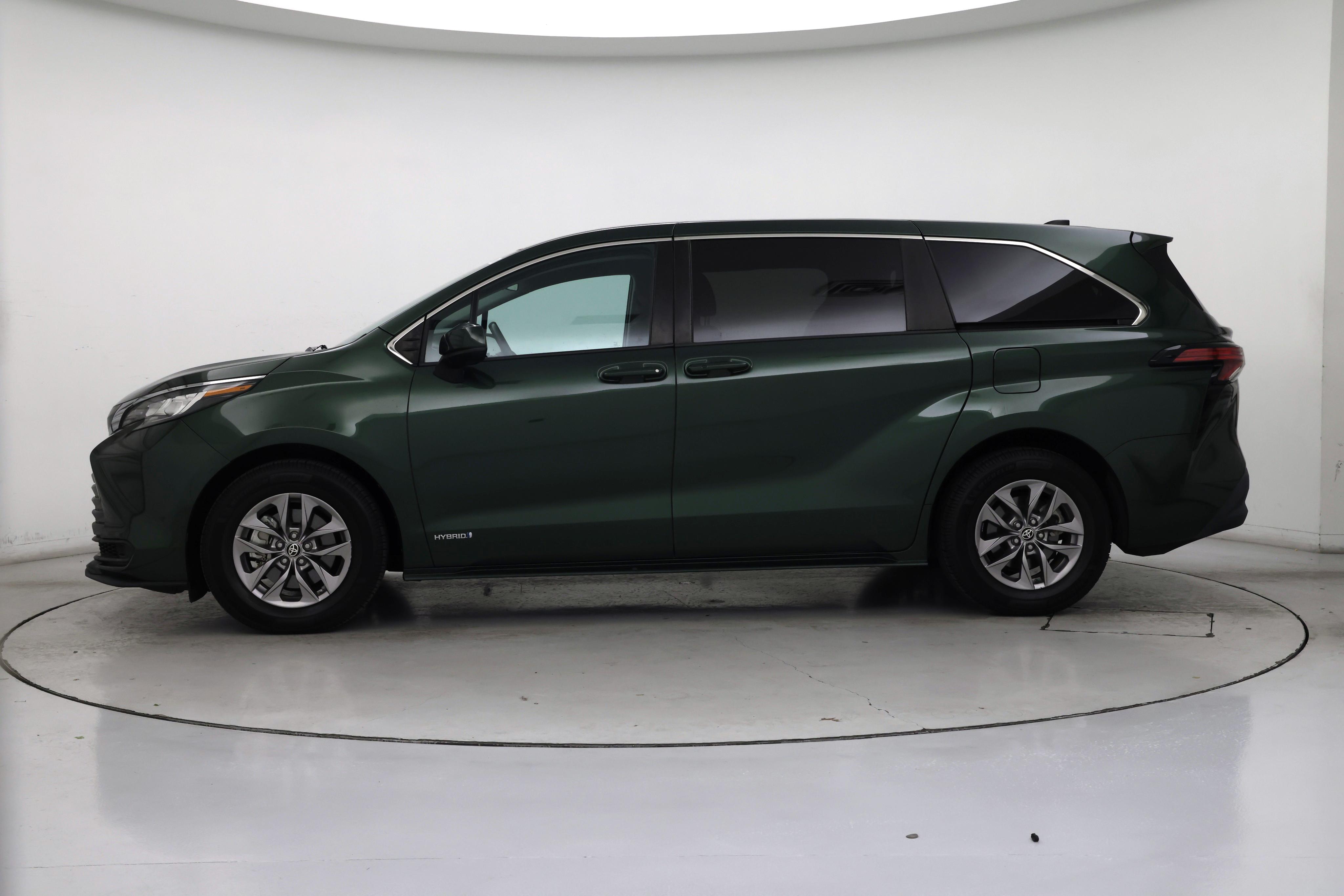 Thumbnail: 2021 Toyota Sienna - 3