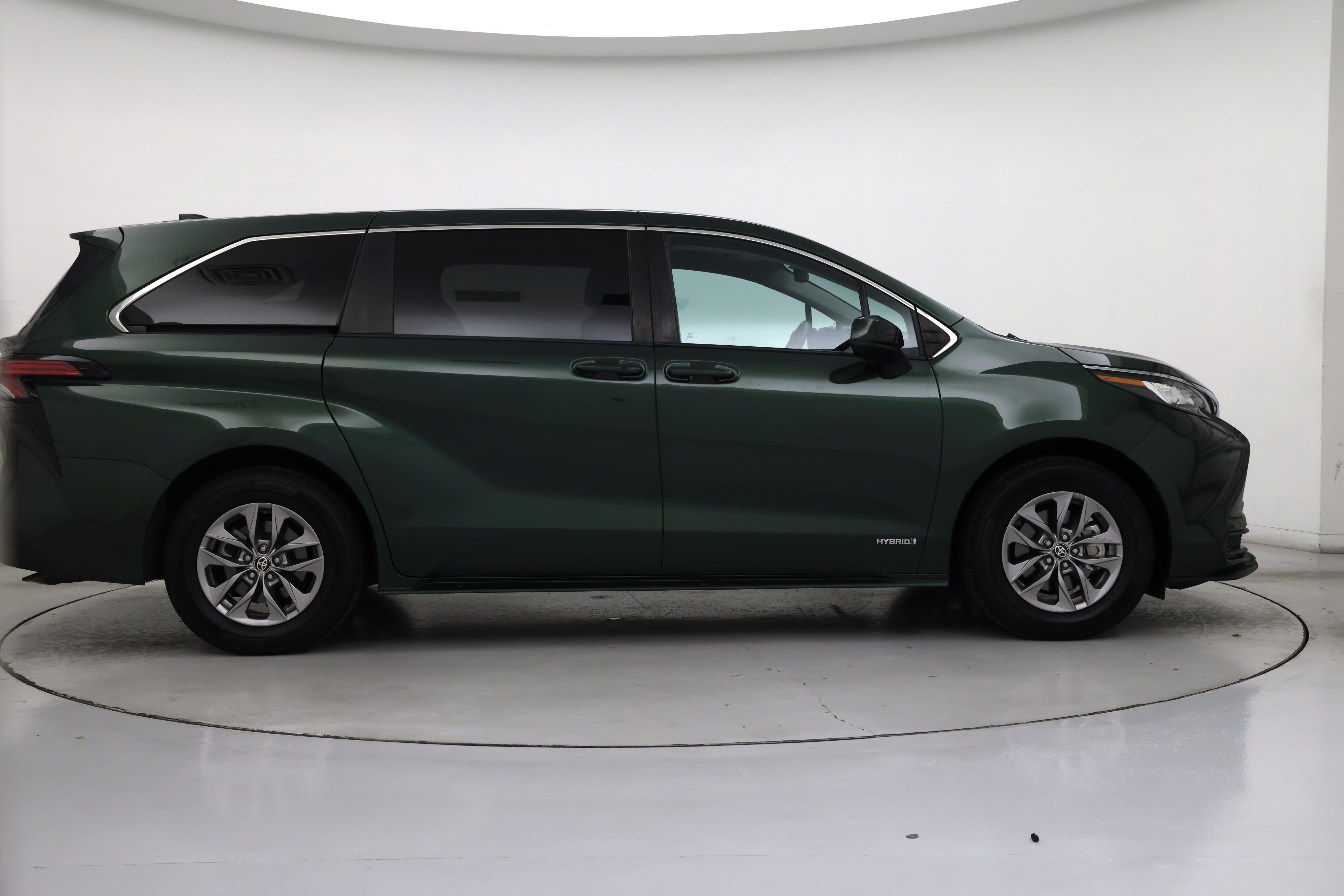 Thumbnail: 2021 Toyota Sienna - 7