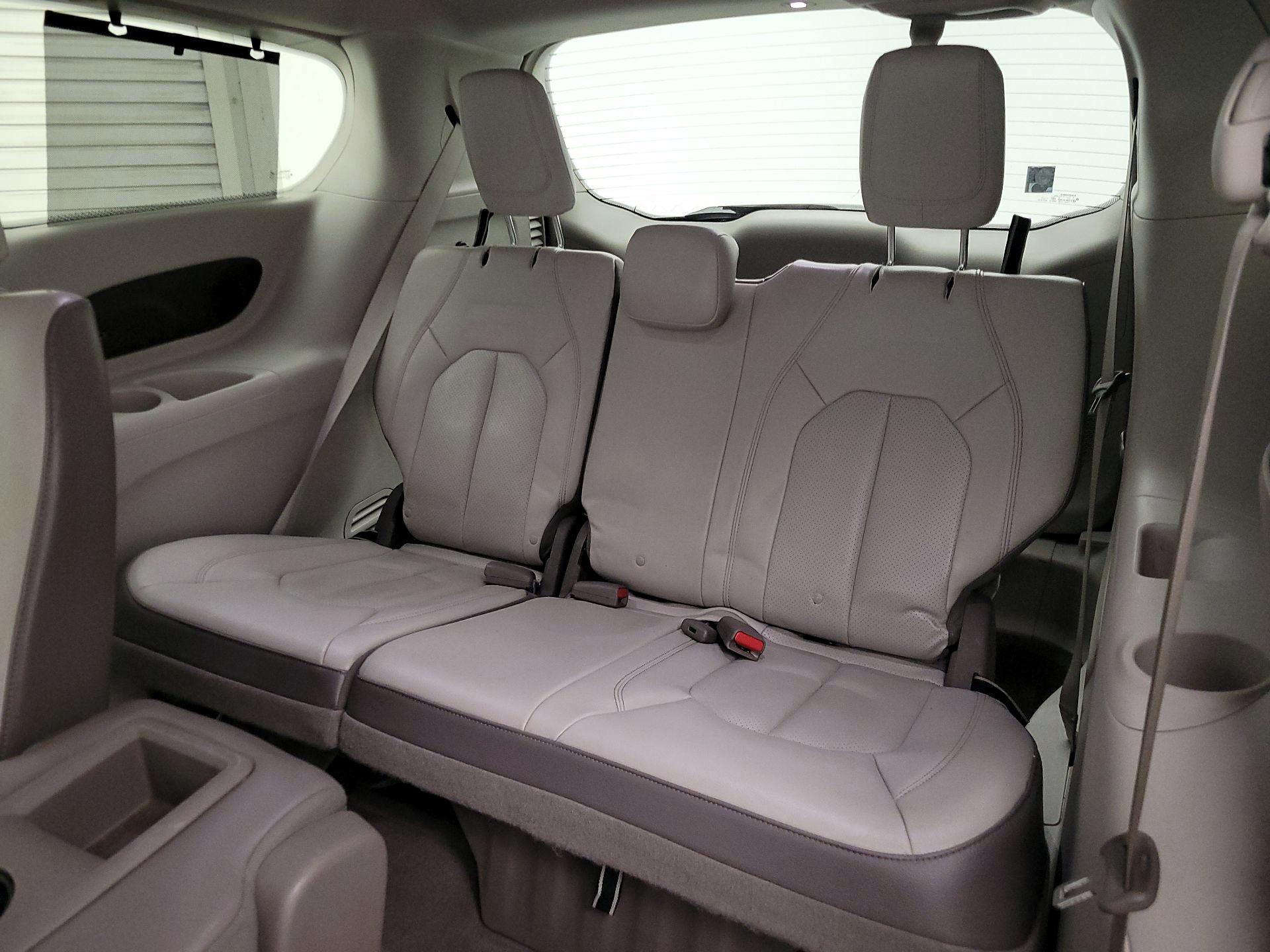 Thumbnail: 2017 Chrysler Pacifica - 20