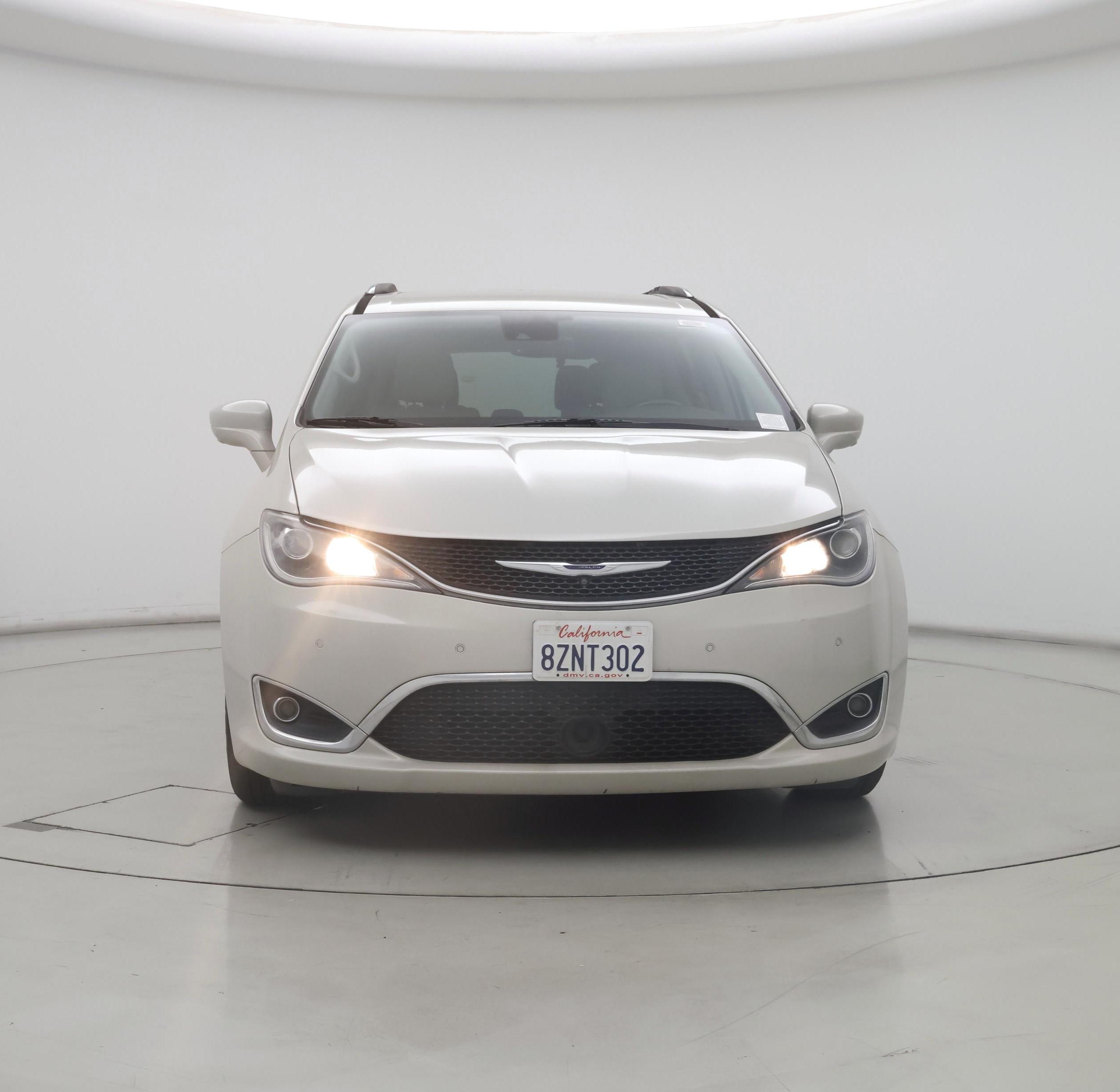 Thumbnail: 2017 Chrysler Pacifica - 5