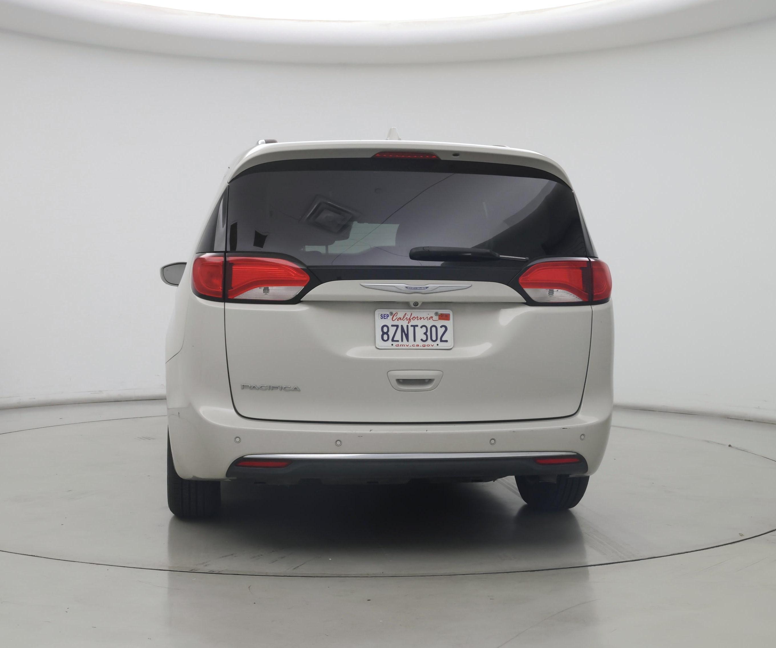 Thumbnail: 2017 Chrysler Pacifica - 6
