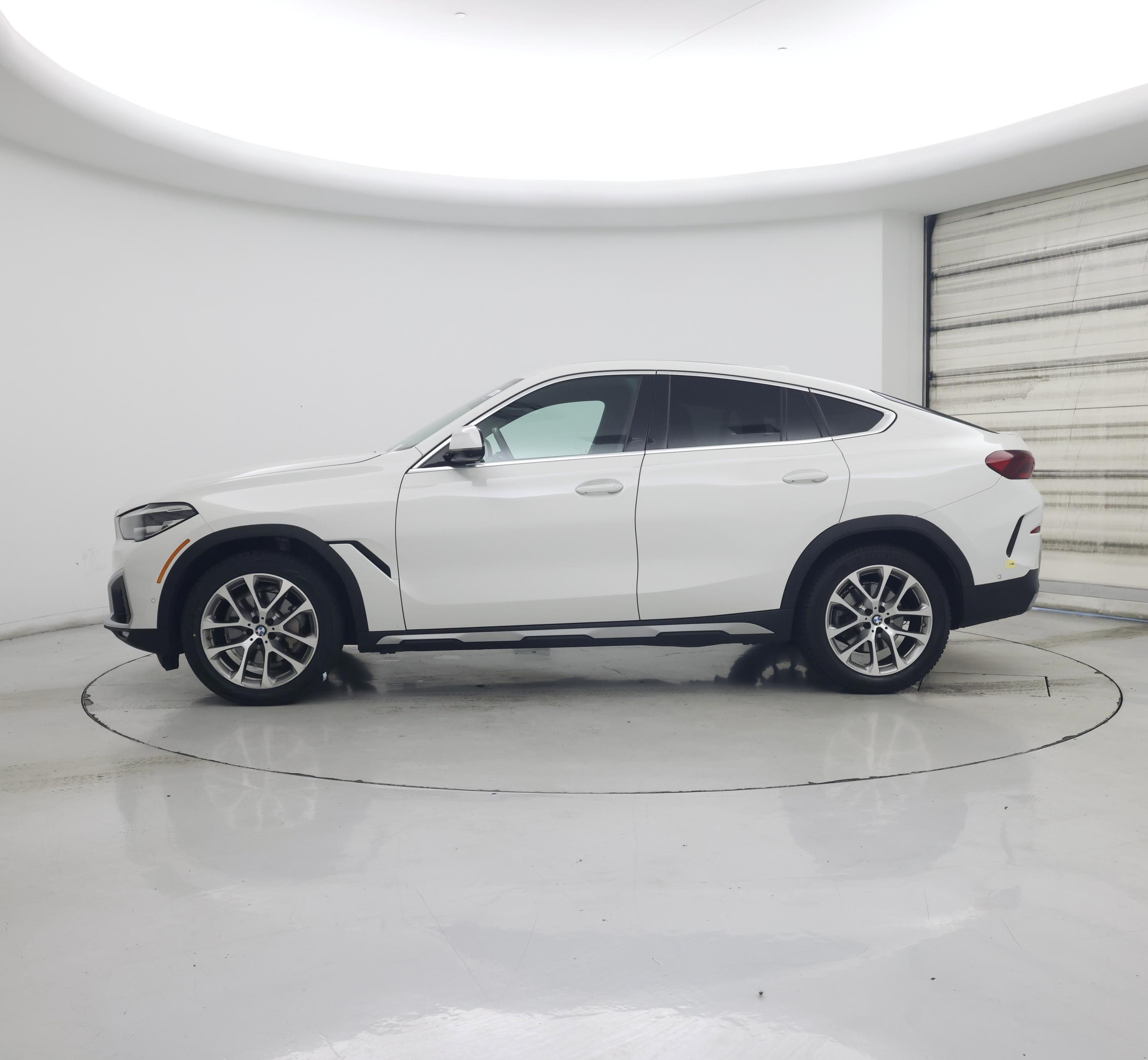 Thumbnail: 2021 BMW X6 - 3