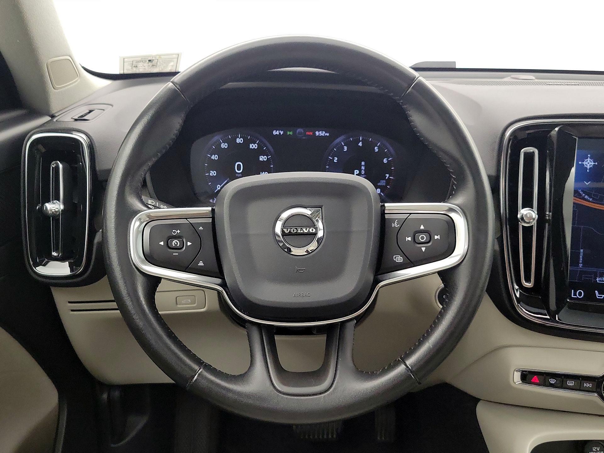 Thumbnail: 2020 Volvo XC40 - 10