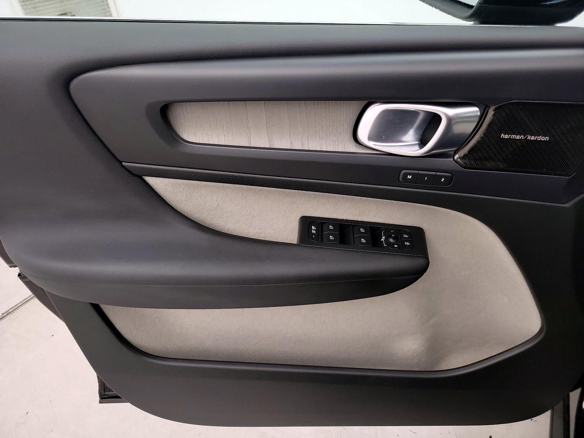 Thumbnail: 2020 Volvo XC40 - 12