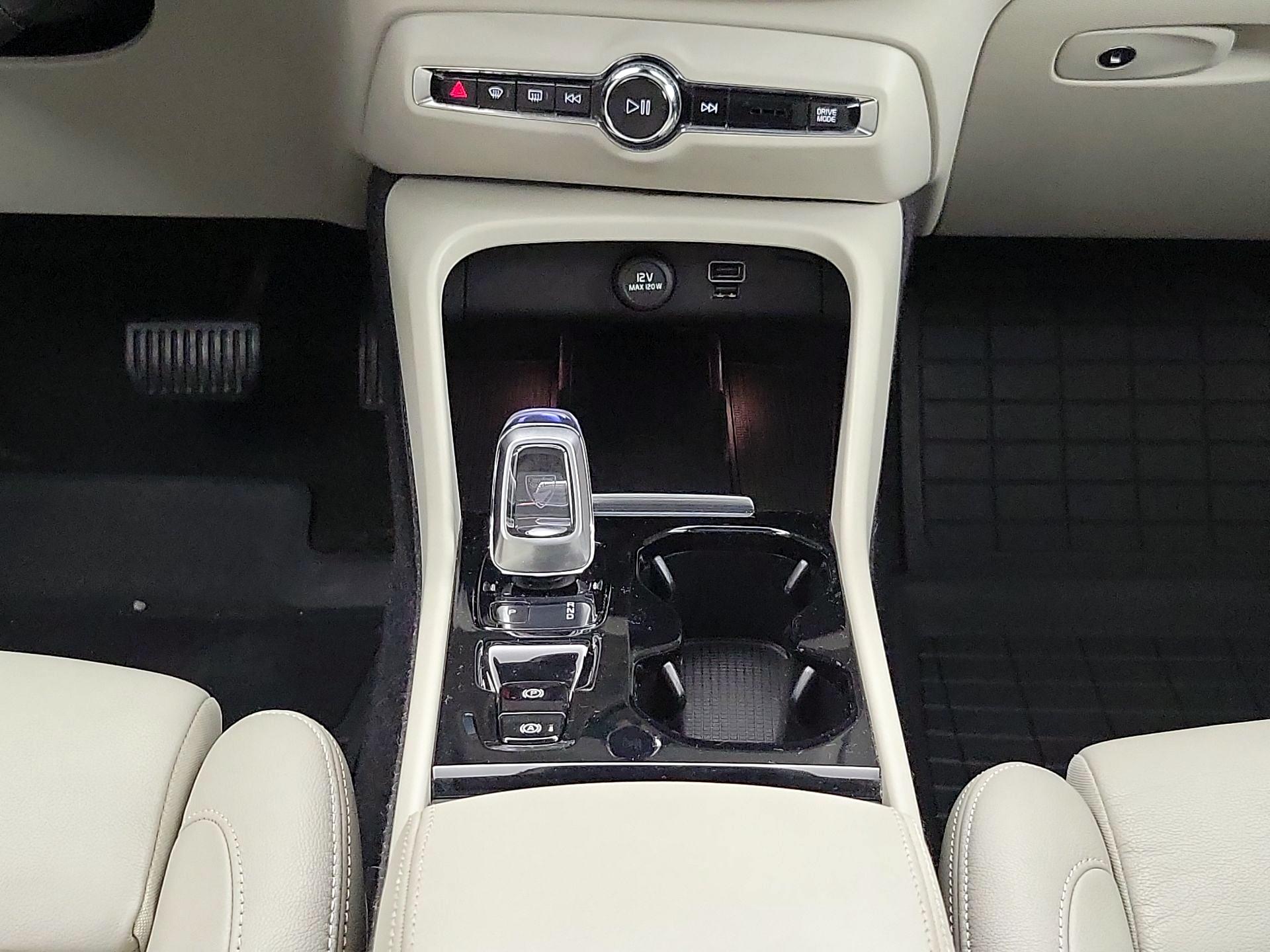 Thumbnail: 2020 Volvo XC40 - 18