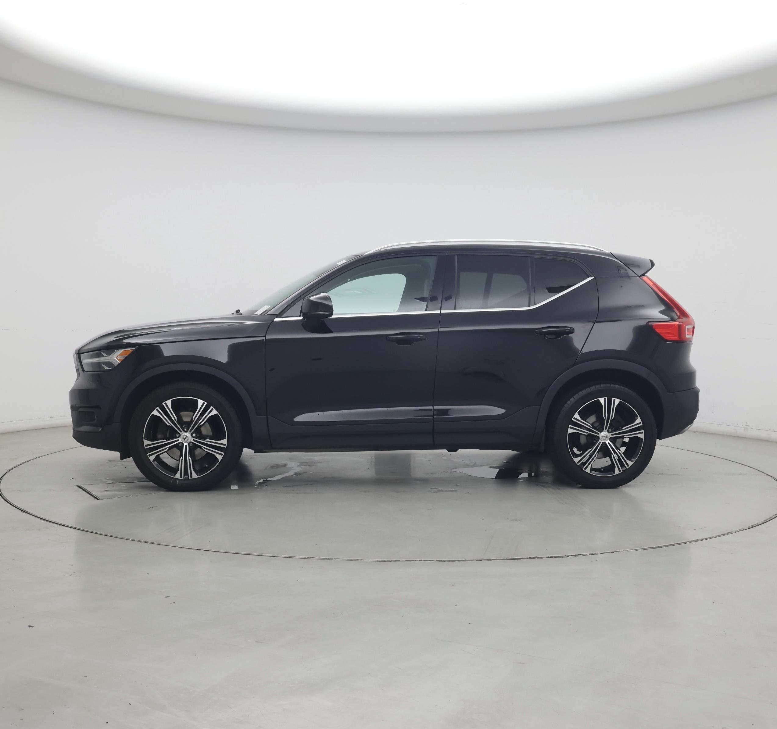 Thumbnail: 2020 Volvo XC40 - 3