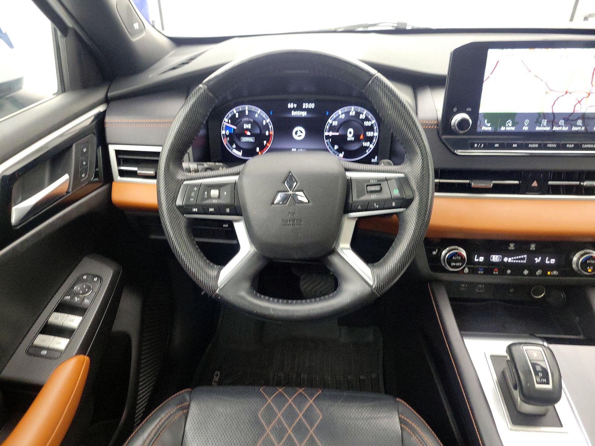 Thumbnail: 2023 Mitsubishi Outlander - 10