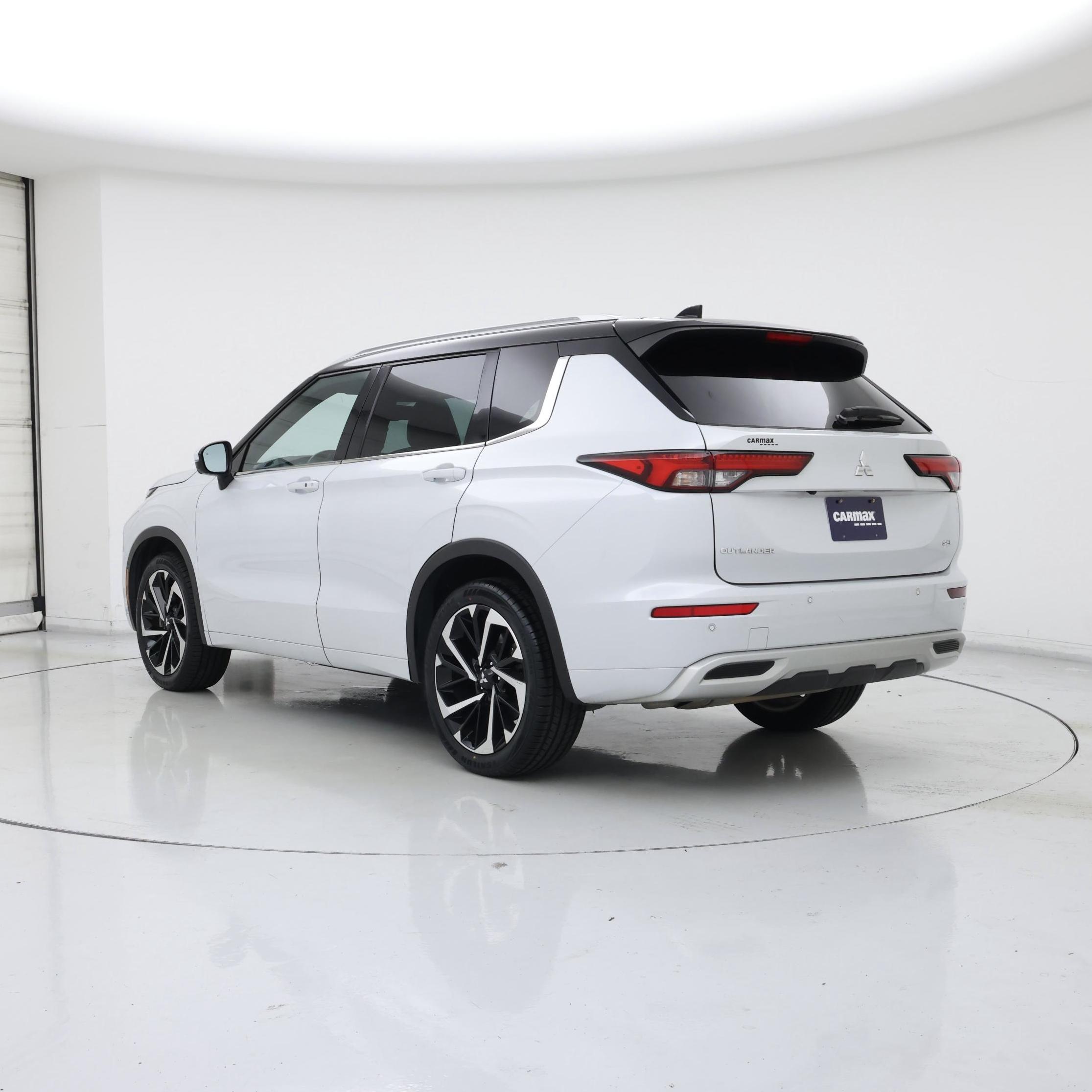 Thumbnail: 2023 Mitsubishi Outlander - 2