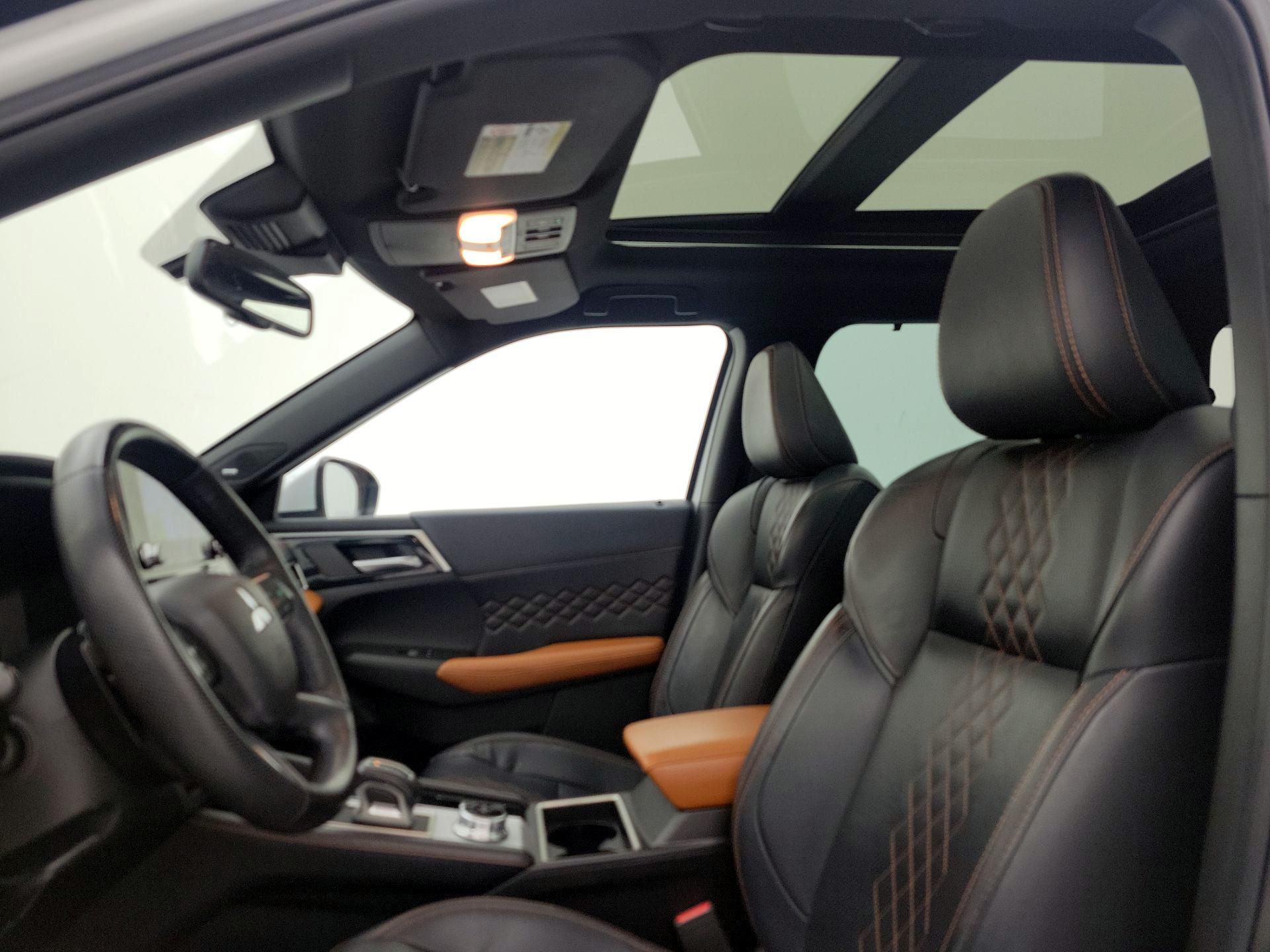 Thumbnail: 2023 Mitsubishi Outlander - 20