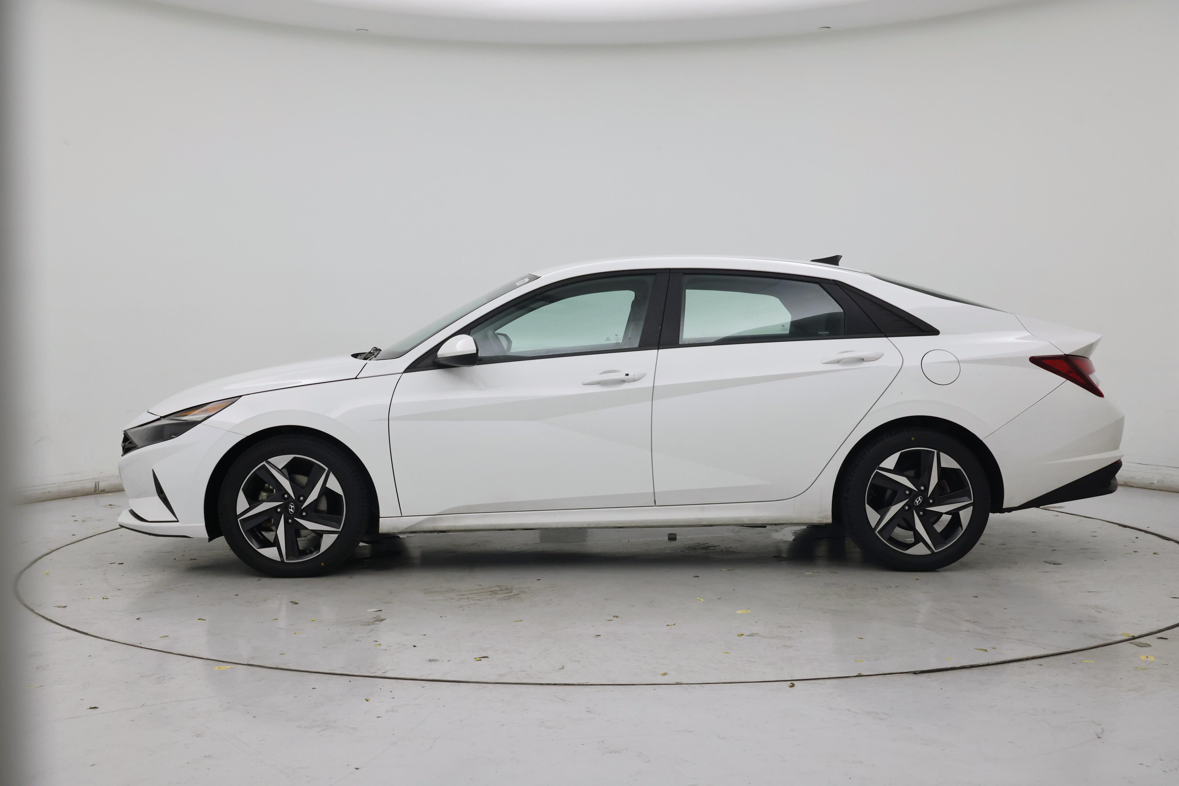 Thumbnail: 2023 Hyundai Elantra - 3