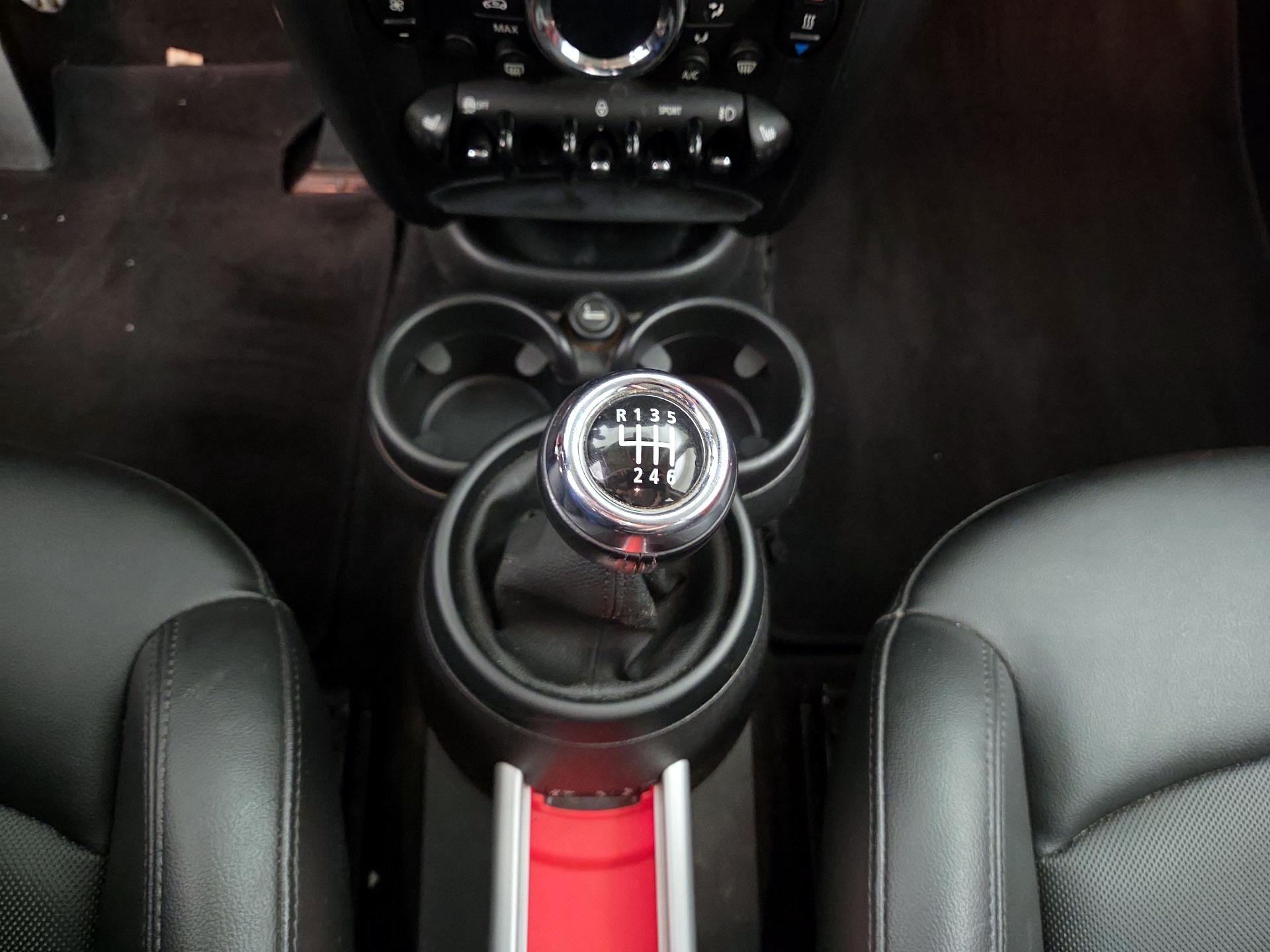 Thumbnail: 2015 MINI Cooper Countryman - 15