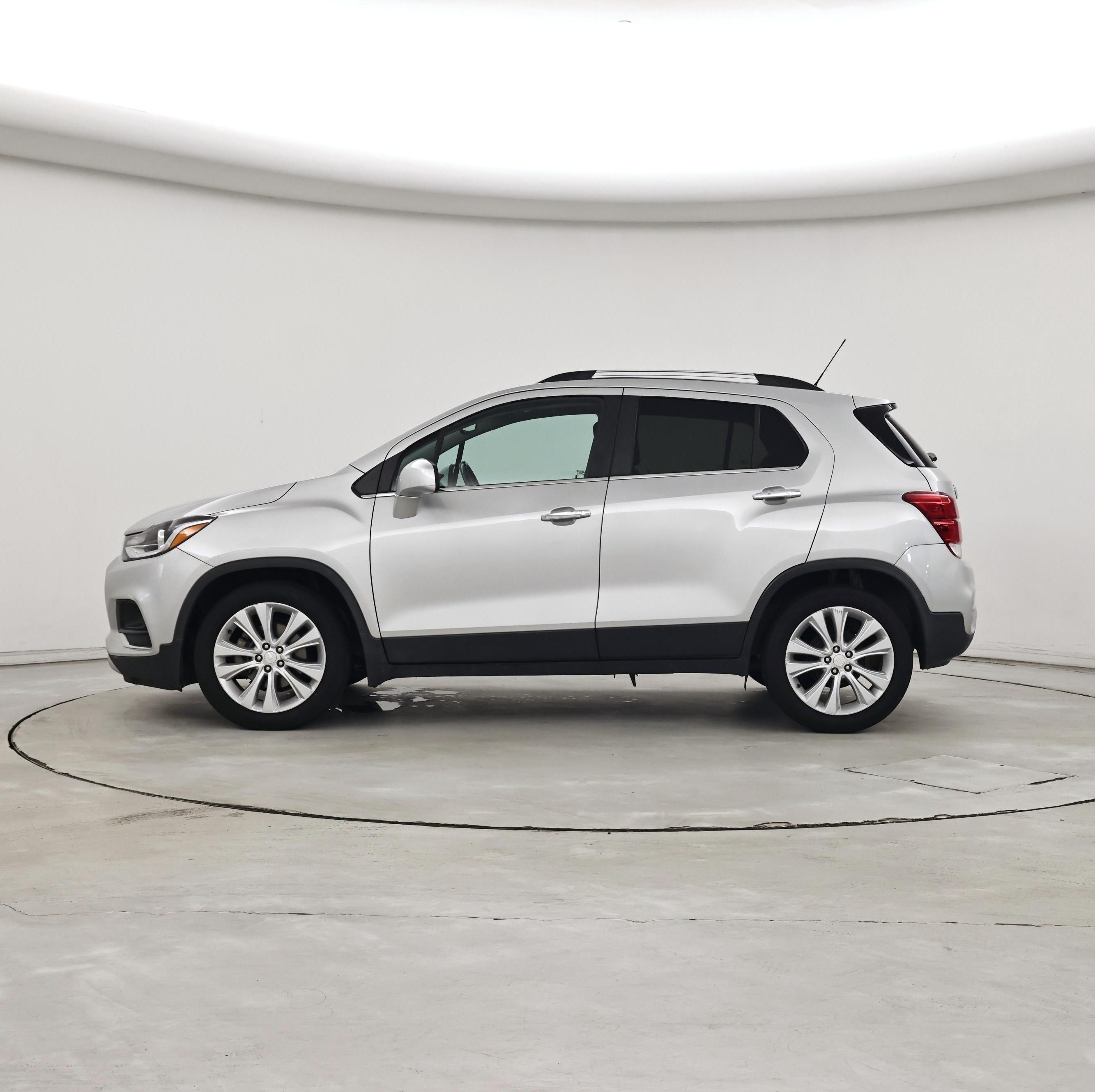 Thumbnail: 2018 Chevrolet Trax - 3