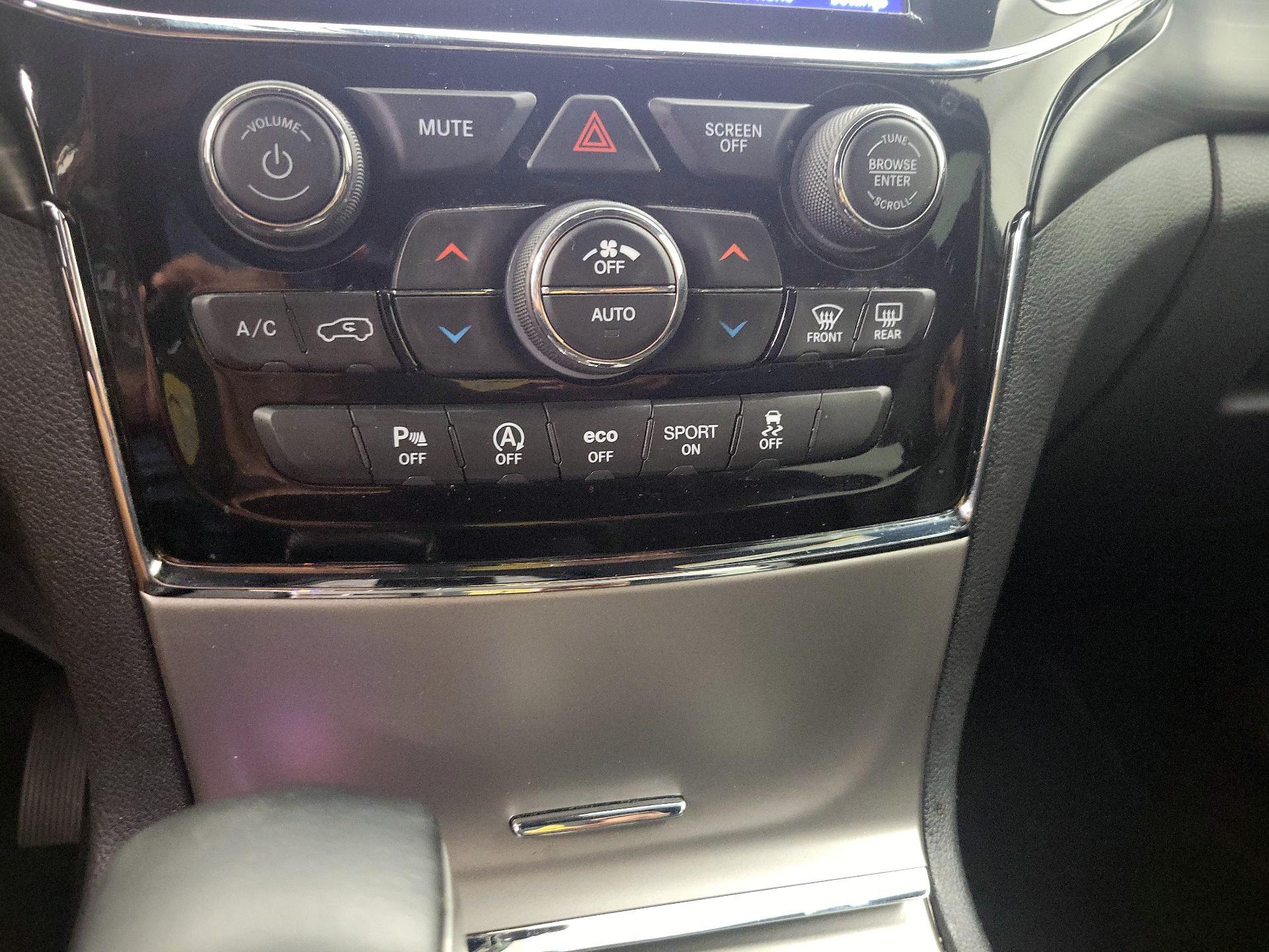 Thumbnail: 2019 Jeep Grand Cherokee - 17