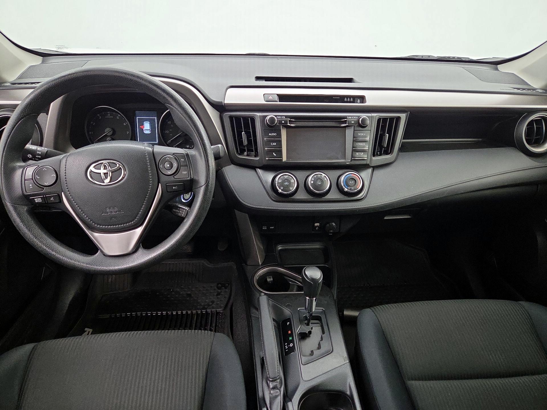 Thumbnail: 2018 Toyota RAV4 - 9