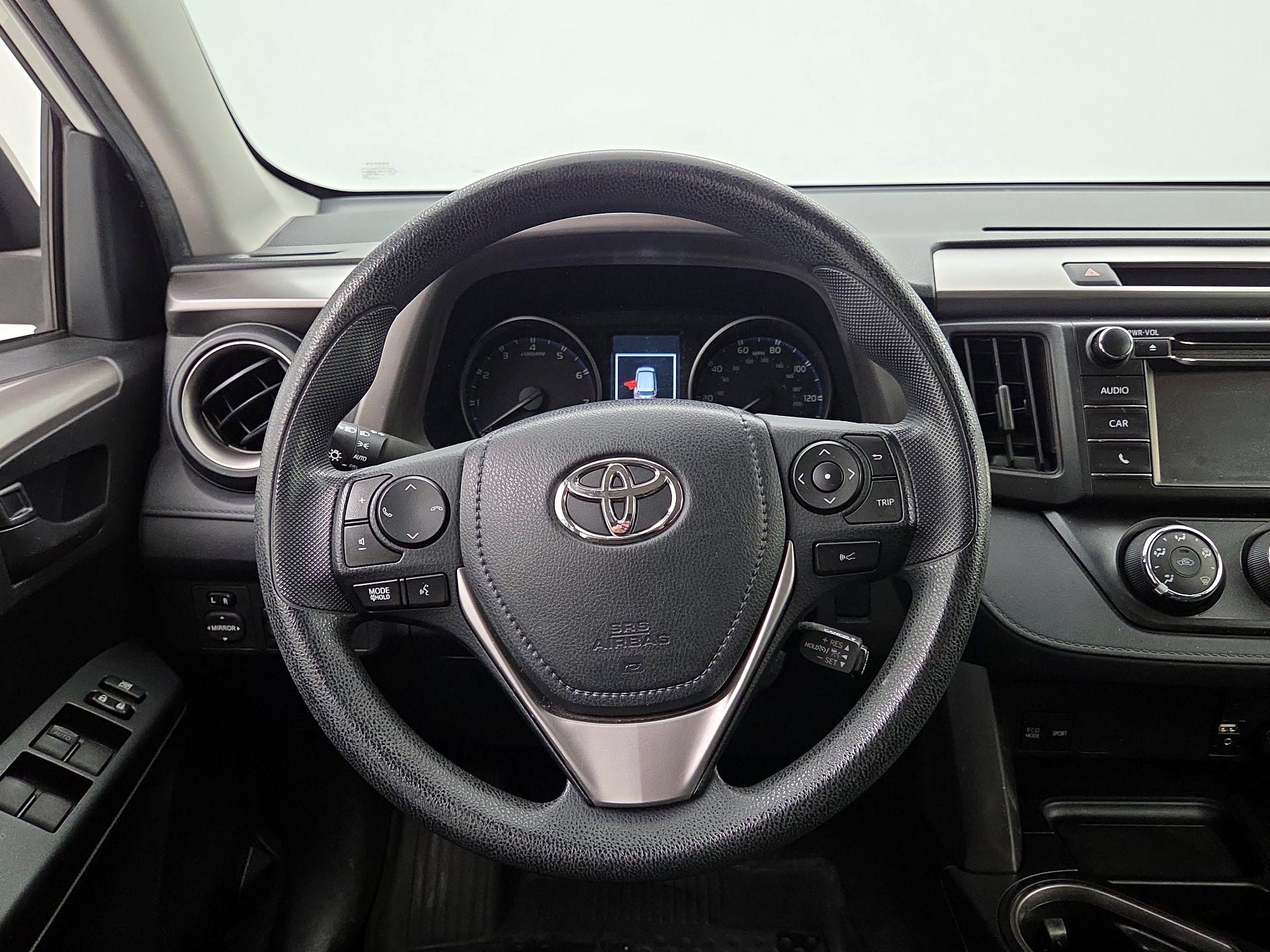 Thumbnail: 2018 Toyota RAV4 - 10