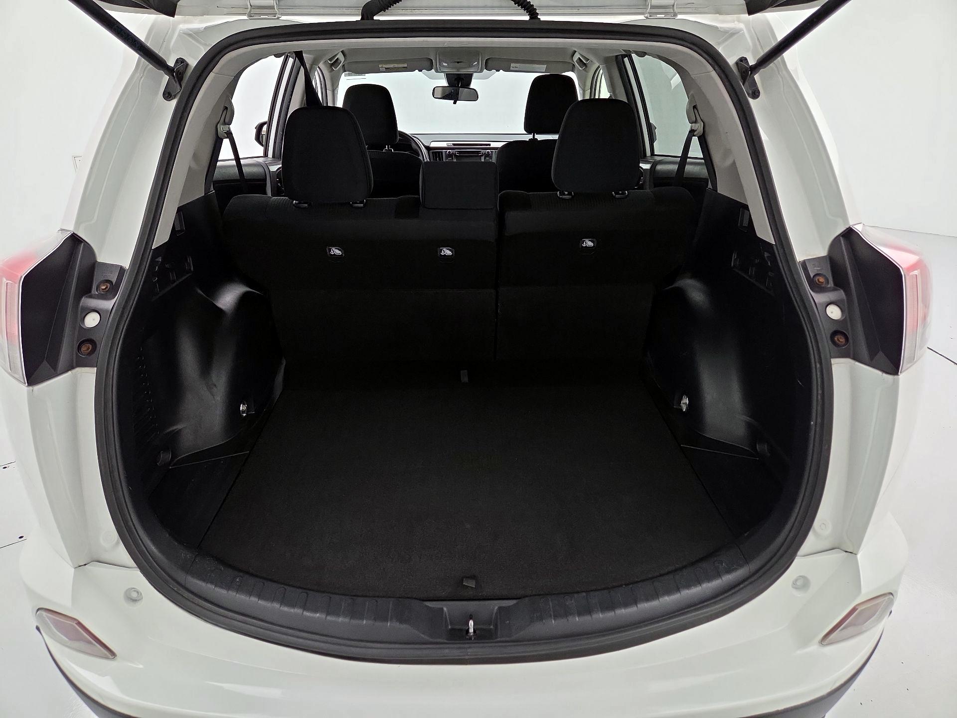 Thumbnail: 2018 Toyota RAV4 - 20