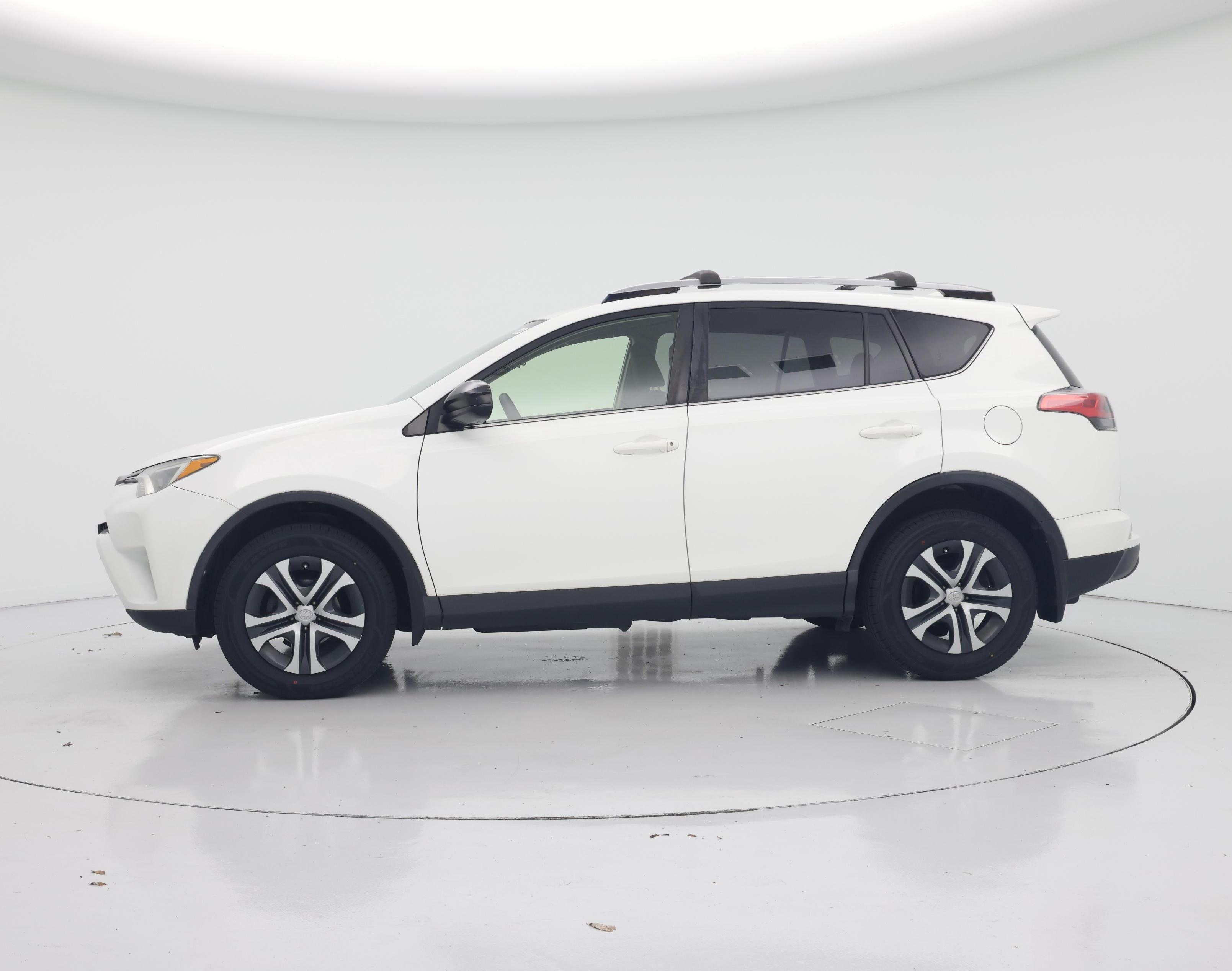 Thumbnail: 2018 Toyota RAV4 - 3