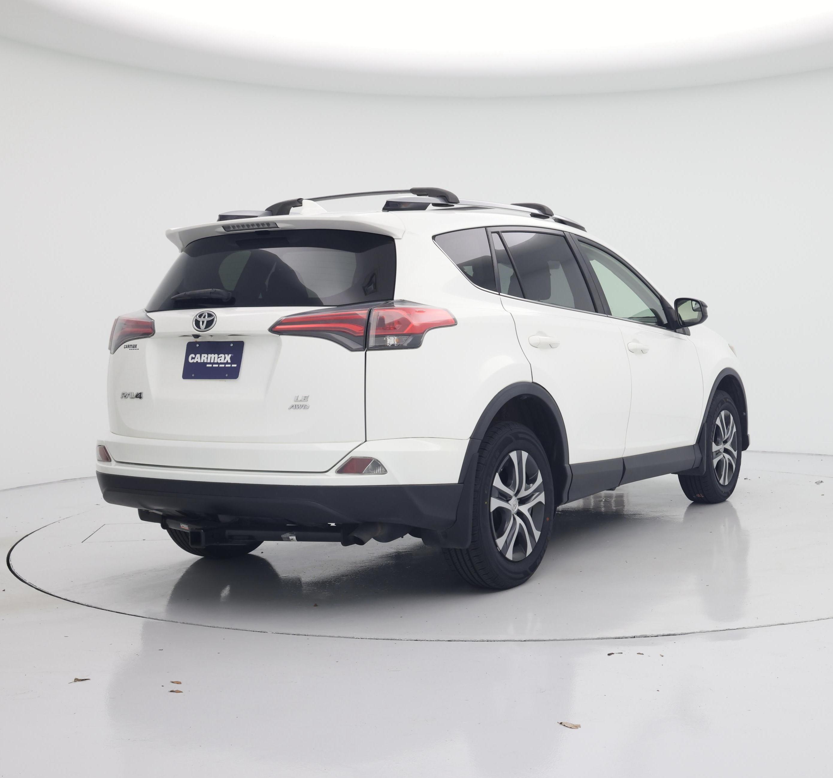 Thumbnail: 2018 Toyota RAV4 - 8
