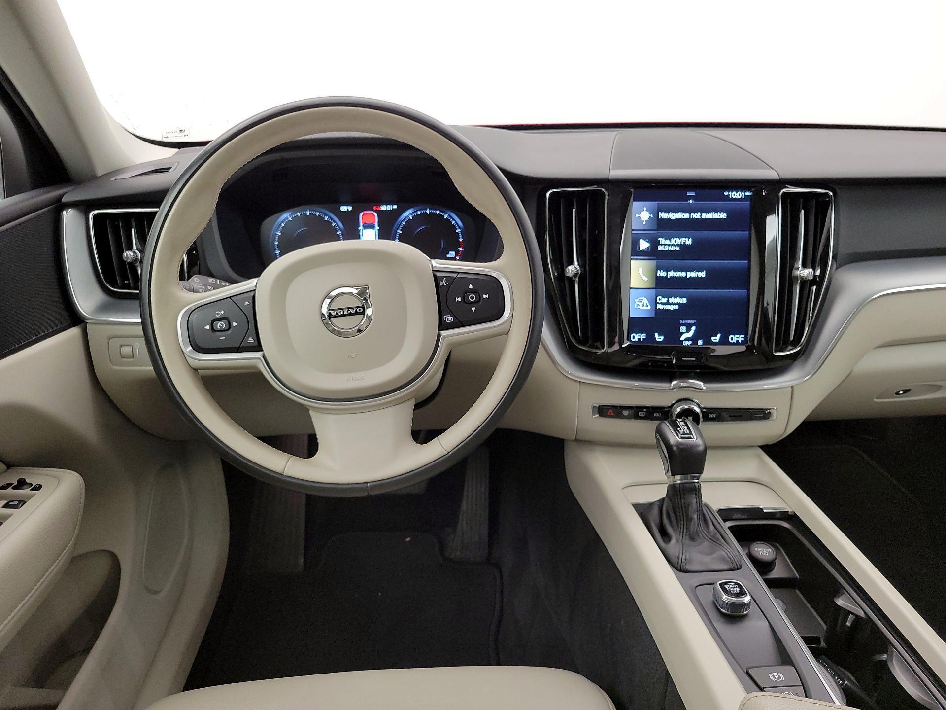 Thumbnail: 2018 Volvo XC60 - 10