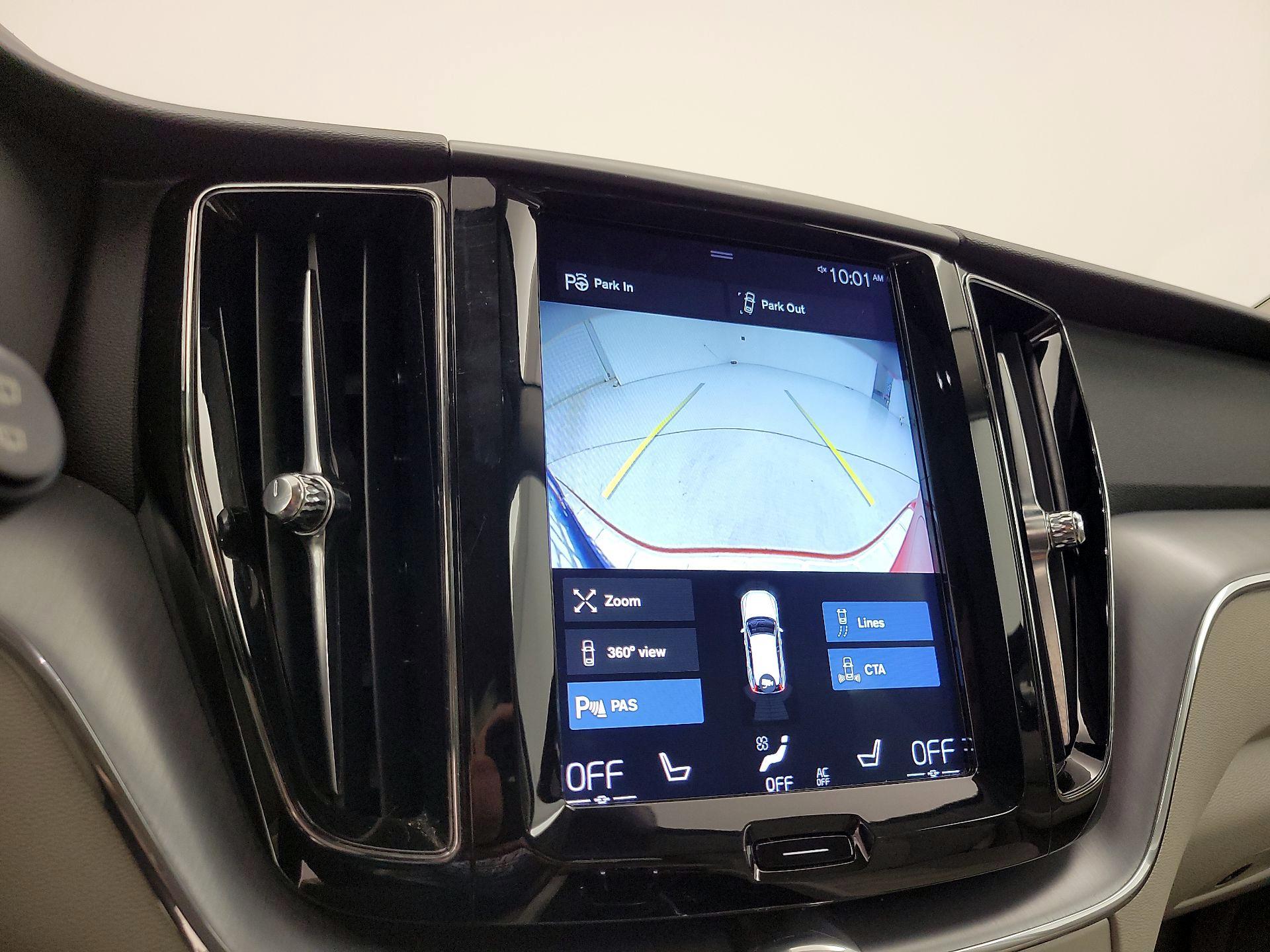 Thumbnail: 2018 Volvo XC60 - 15