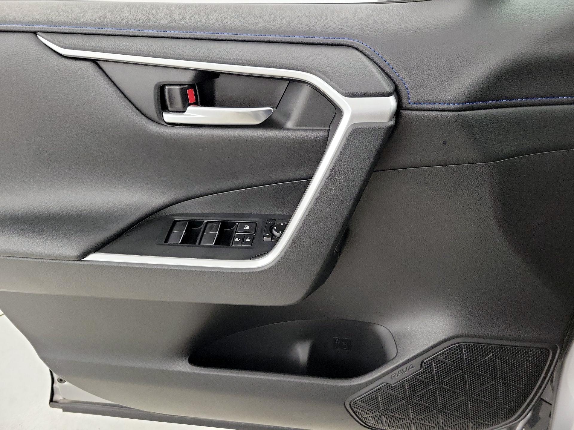 Thumbnail: 2021 Toyota RAV4 - 12
