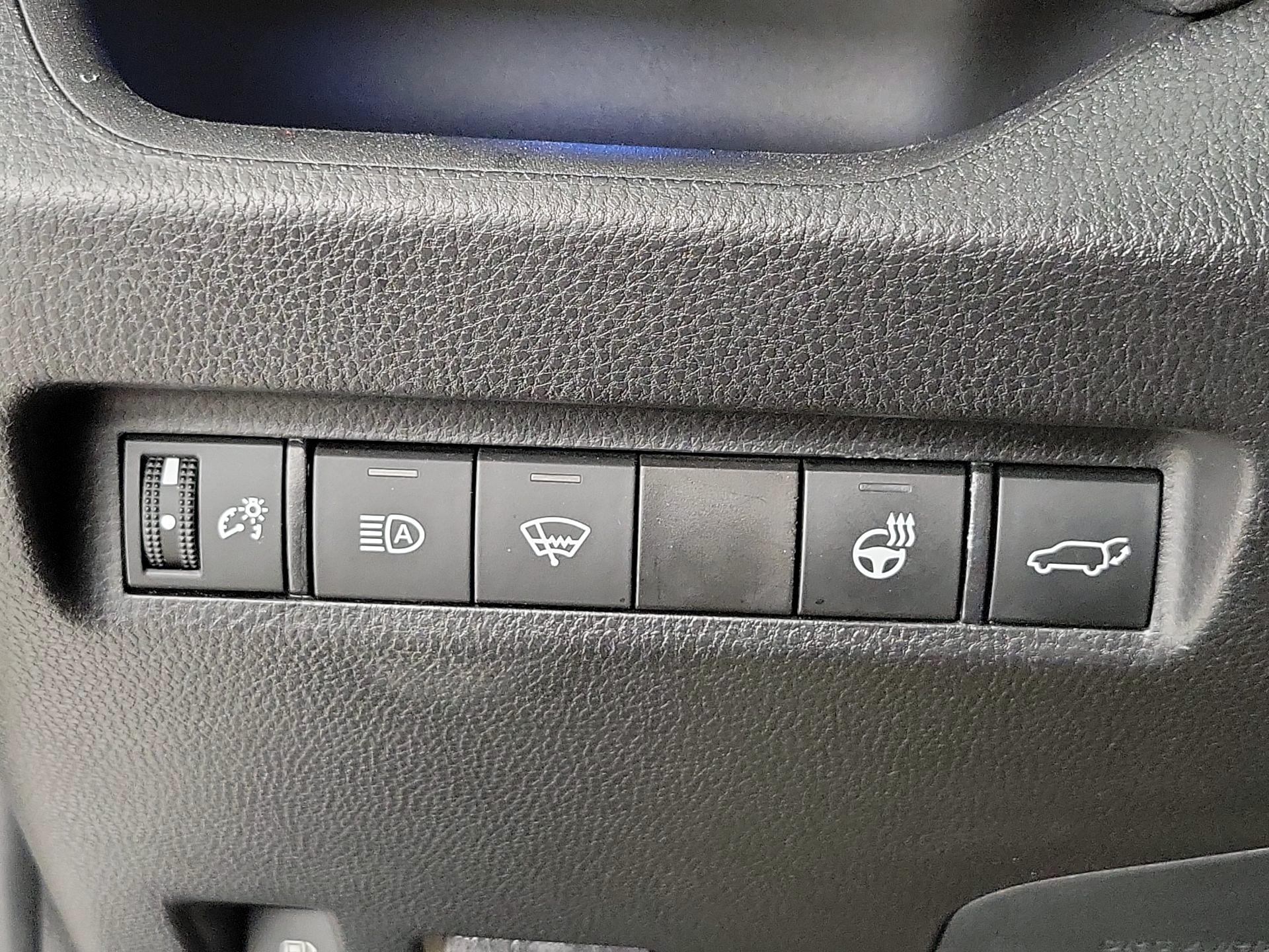Thumbnail: 2021 Toyota RAV4 - 13