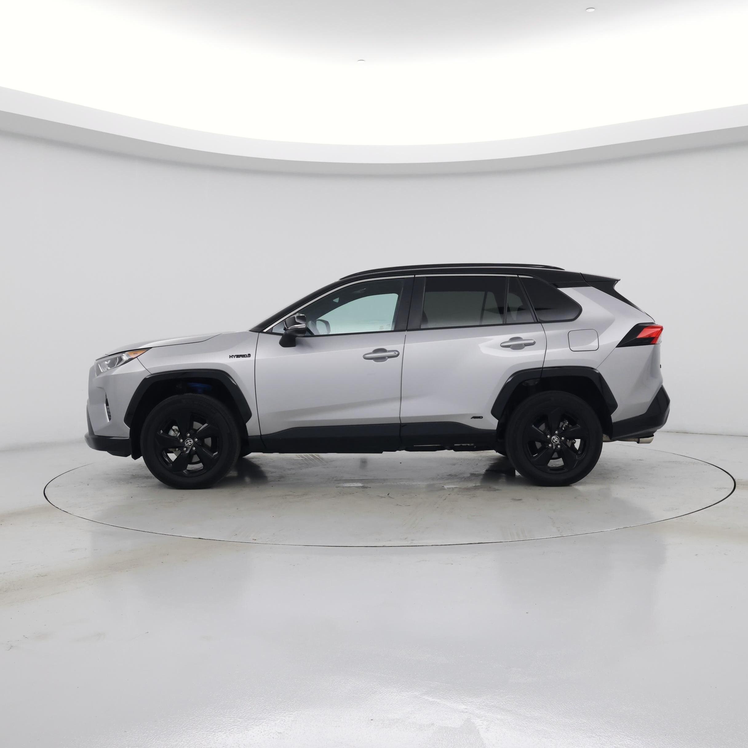 Thumbnail: 2021 Toyota RAV4 - 3