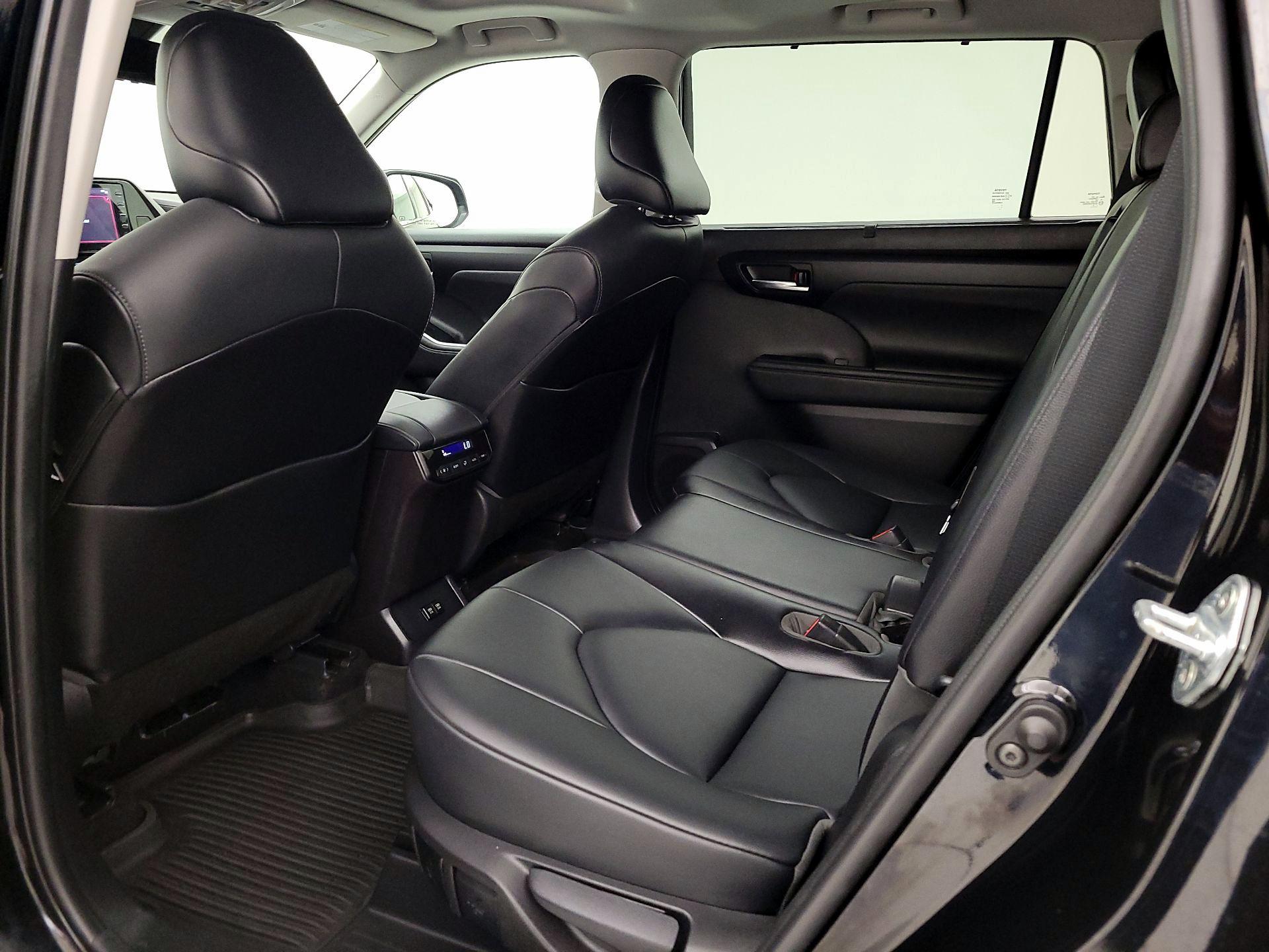 Thumbnail: 2021 Toyota Highlander - 20