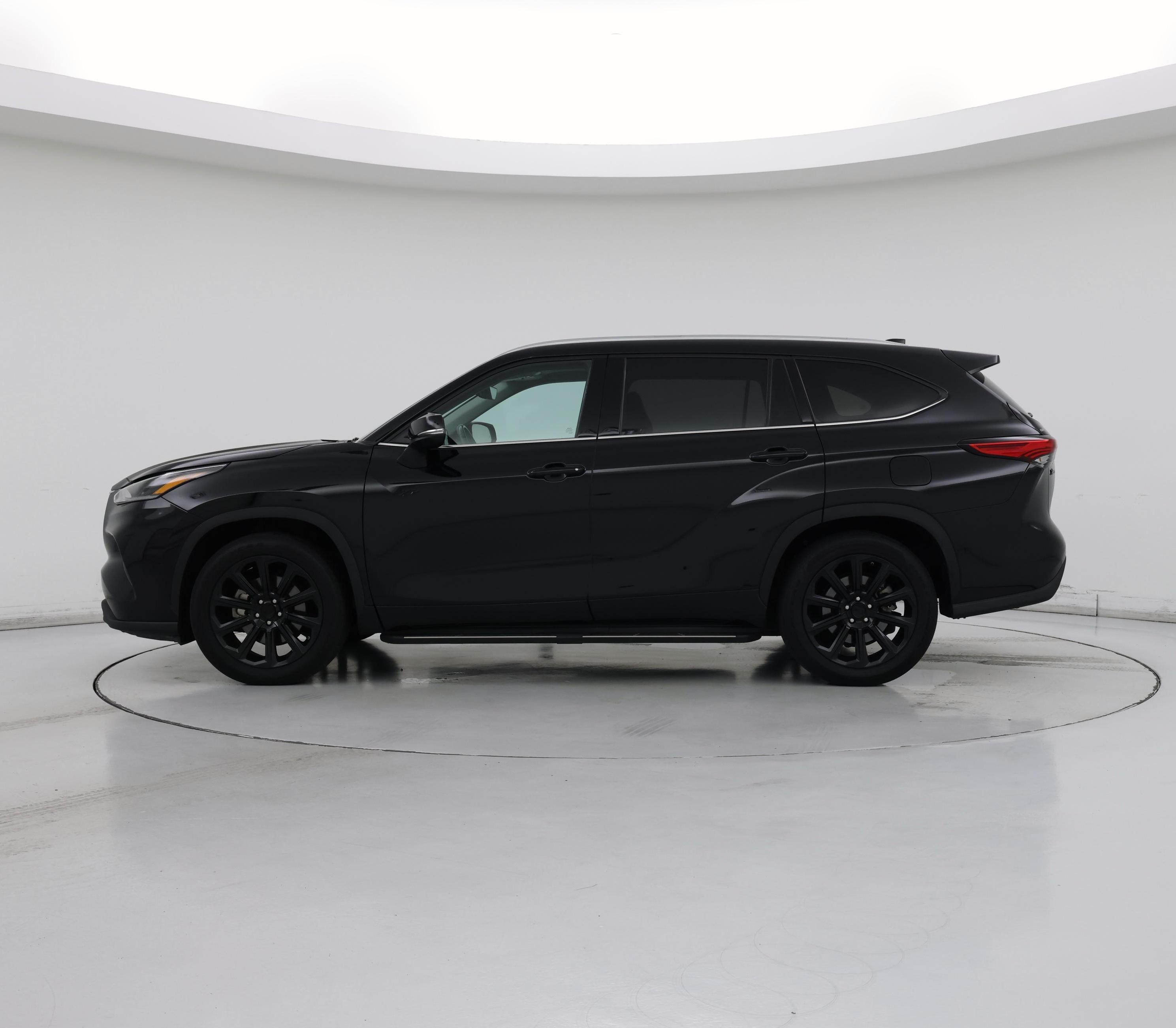Thumbnail: 2021 Toyota Highlander - 3