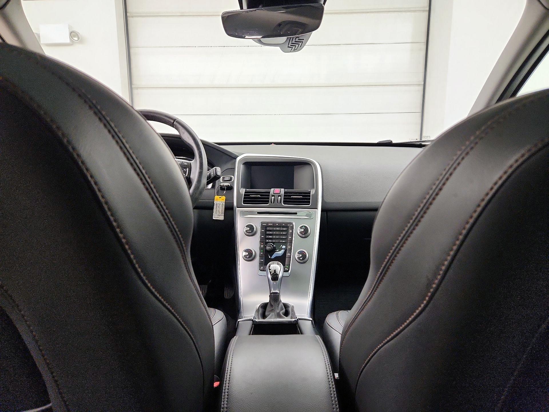 Thumbnail: 2017 Volvo XC60 - 9