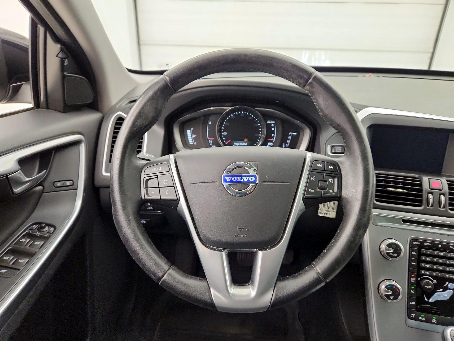 Thumbnail: 2017 Volvo XC60 - 10