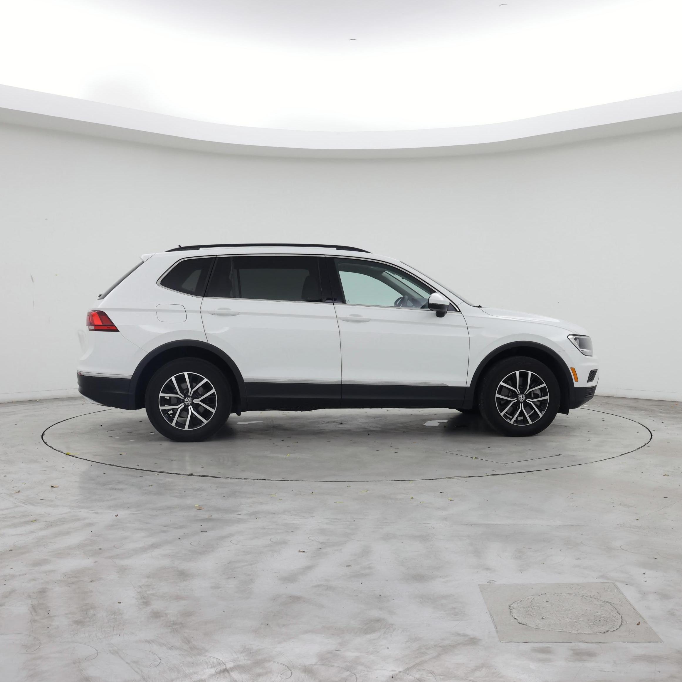 Thumbnail: 2021 Volkswagen Tiguan - 7