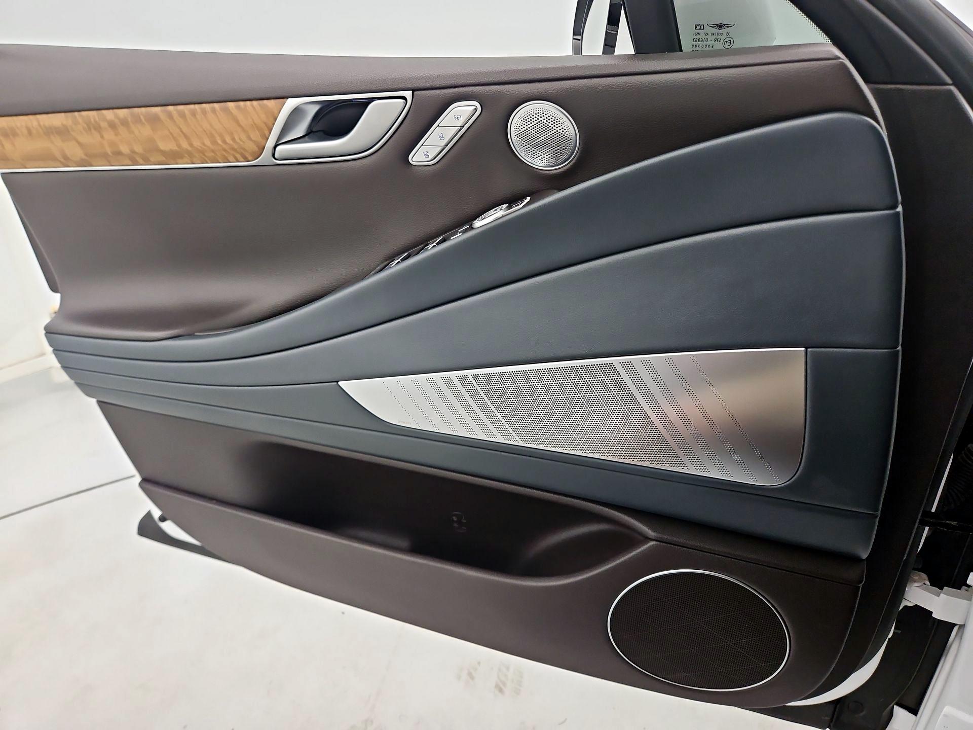 Thumbnail: 2021 Genesis G80 - 12