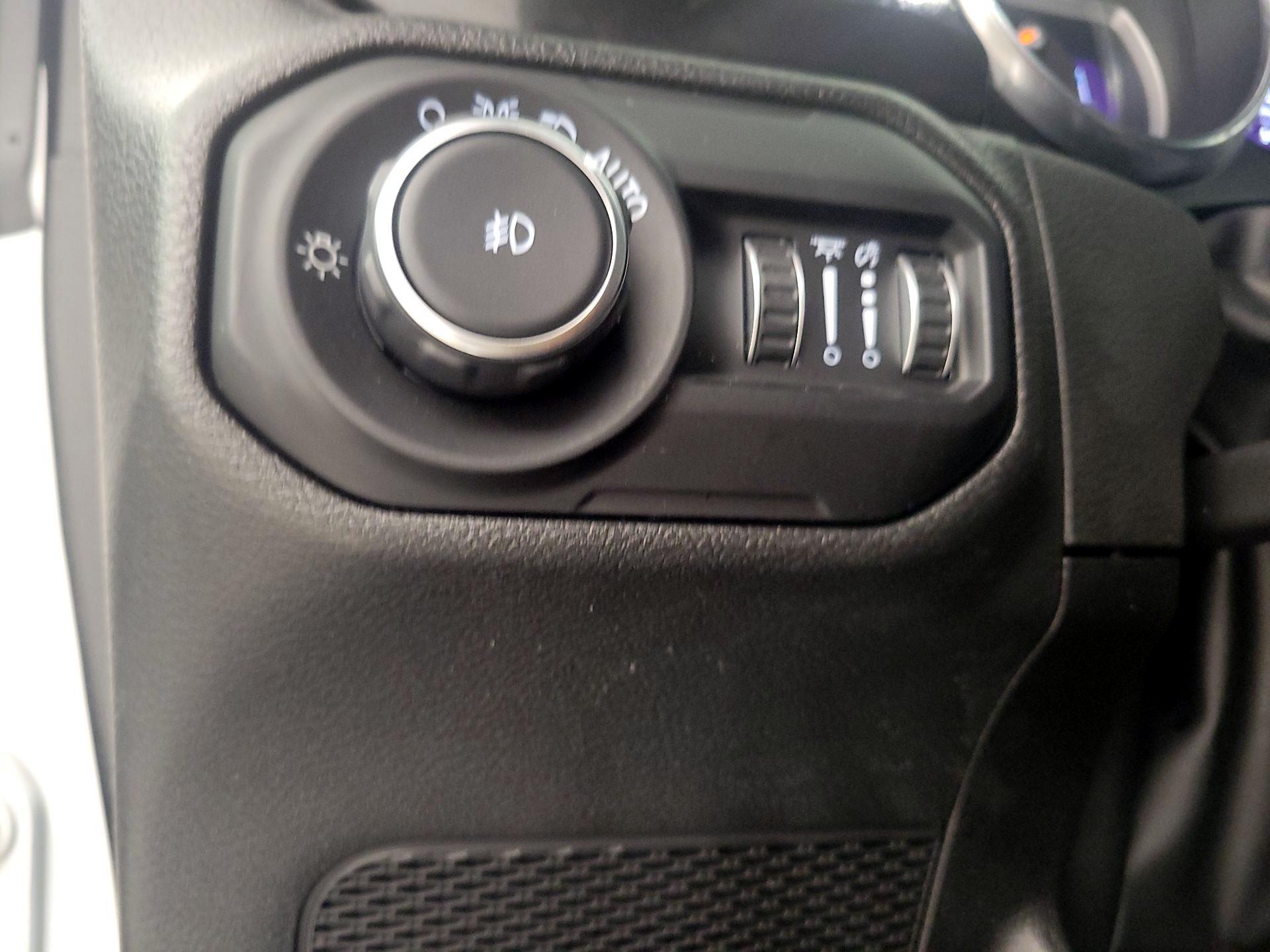 Thumbnail: 2022 Jeep Wrangler - 11