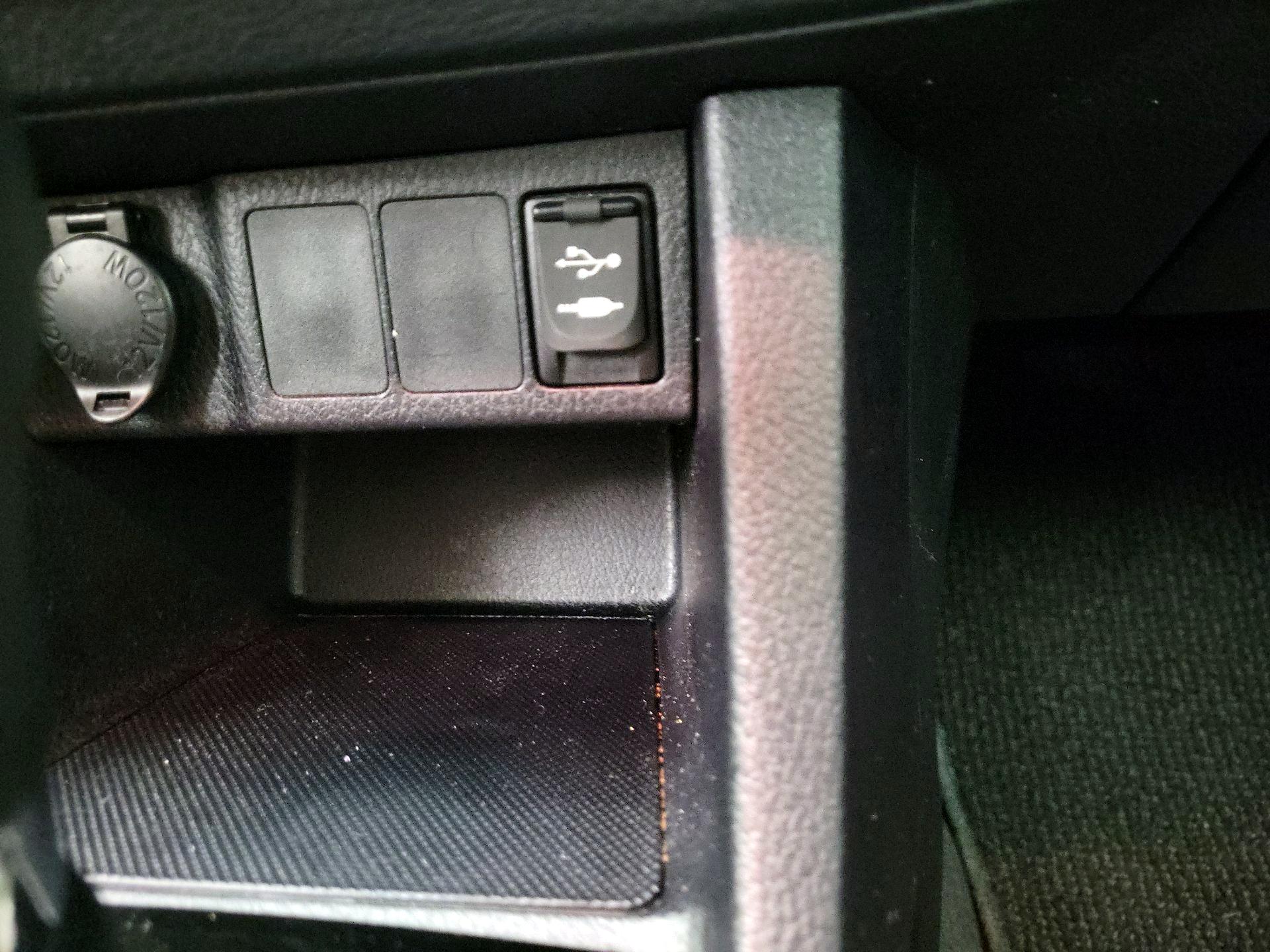 Thumbnail: 2014 Toyota Corolla - 18