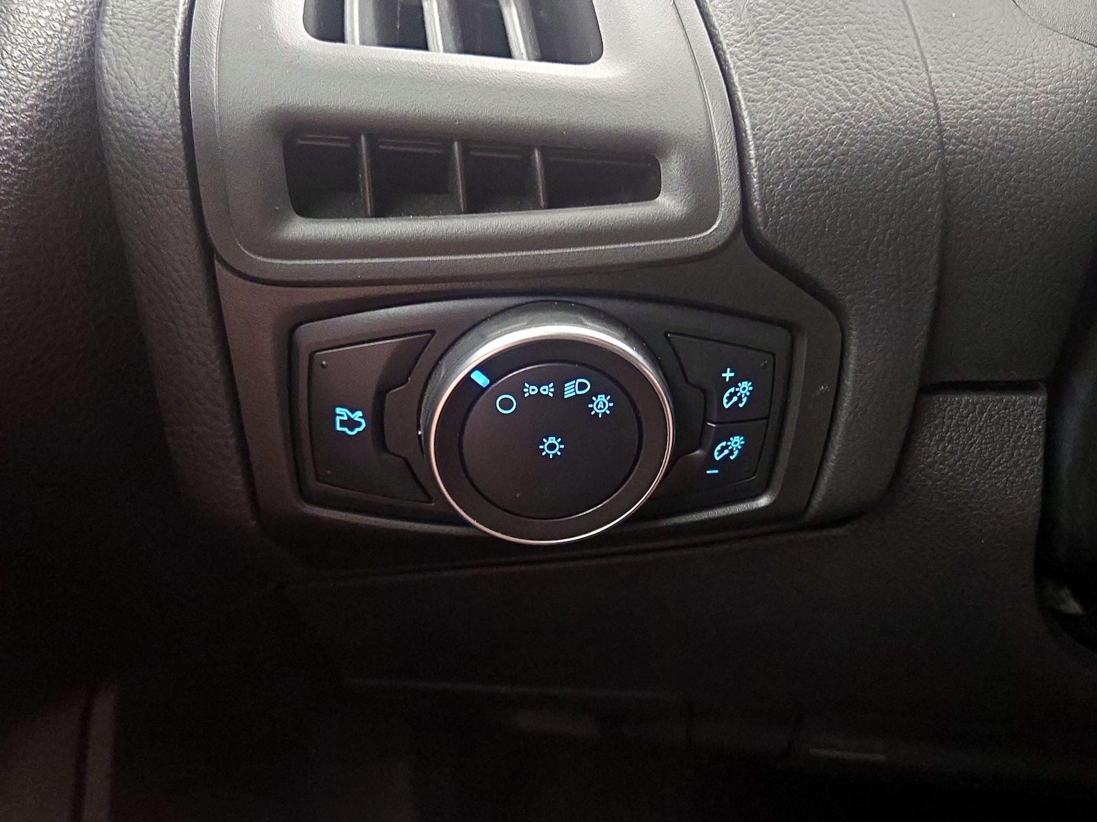 2015 Ford Focus SE - Photo 14