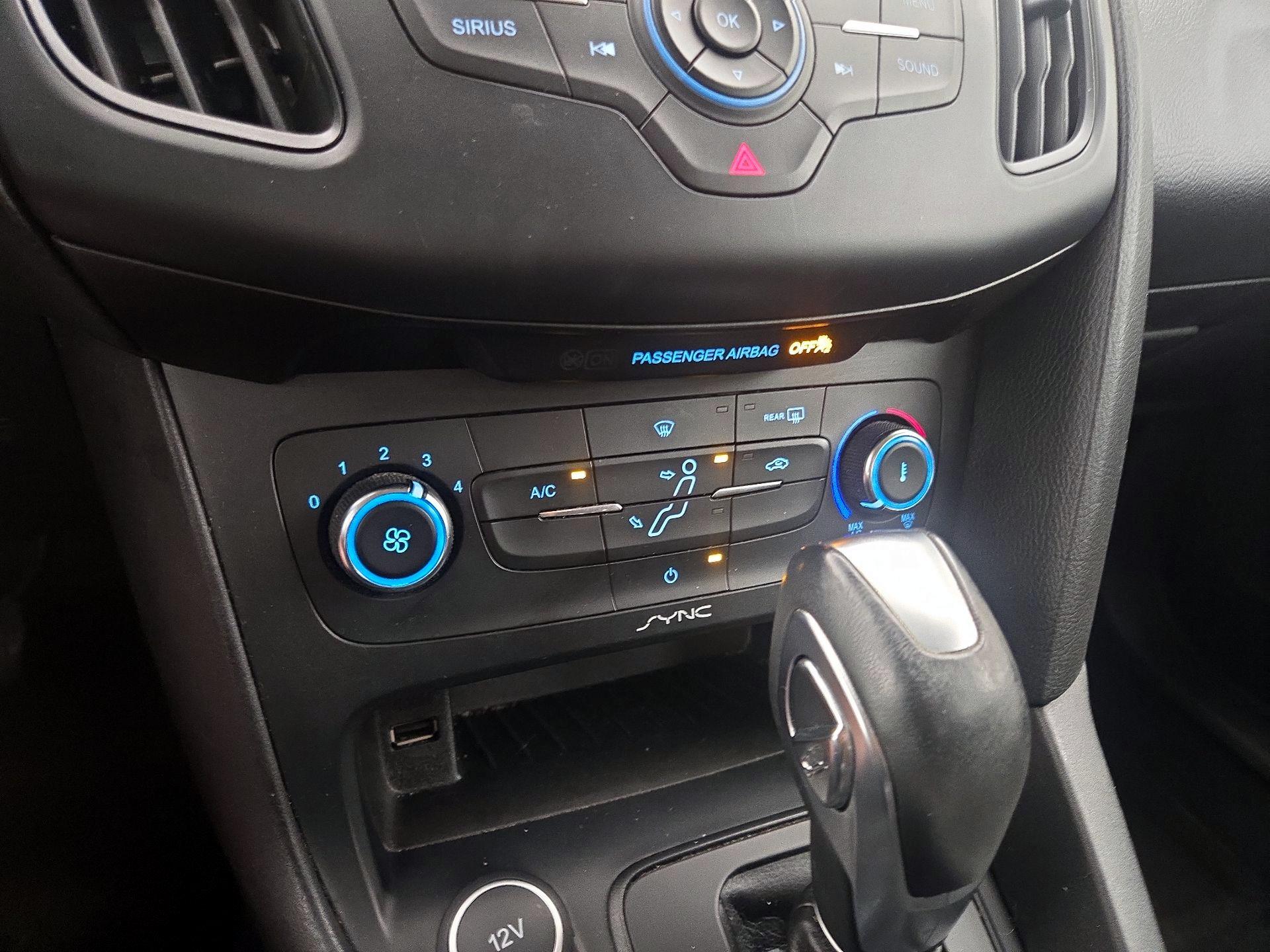Thumbnail: 2015 Ford Focus - 16