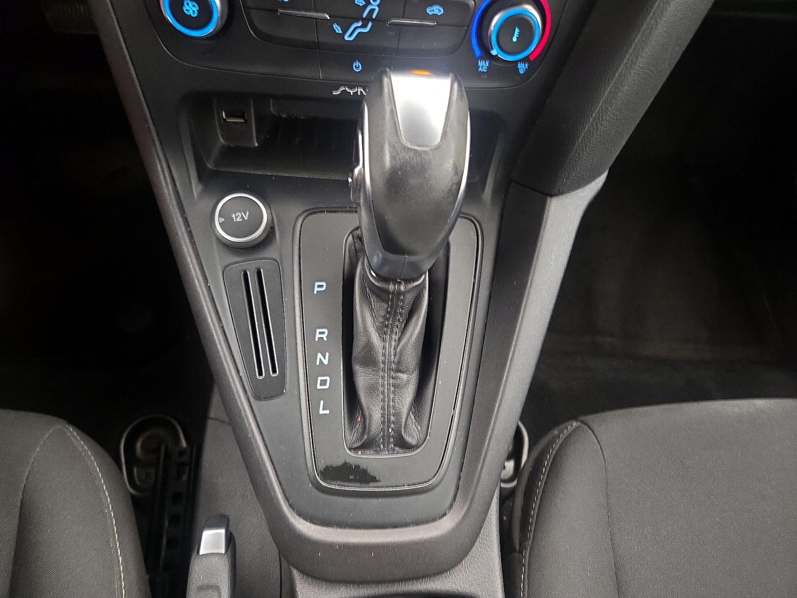 2015 Ford Focus SE - Photo 18