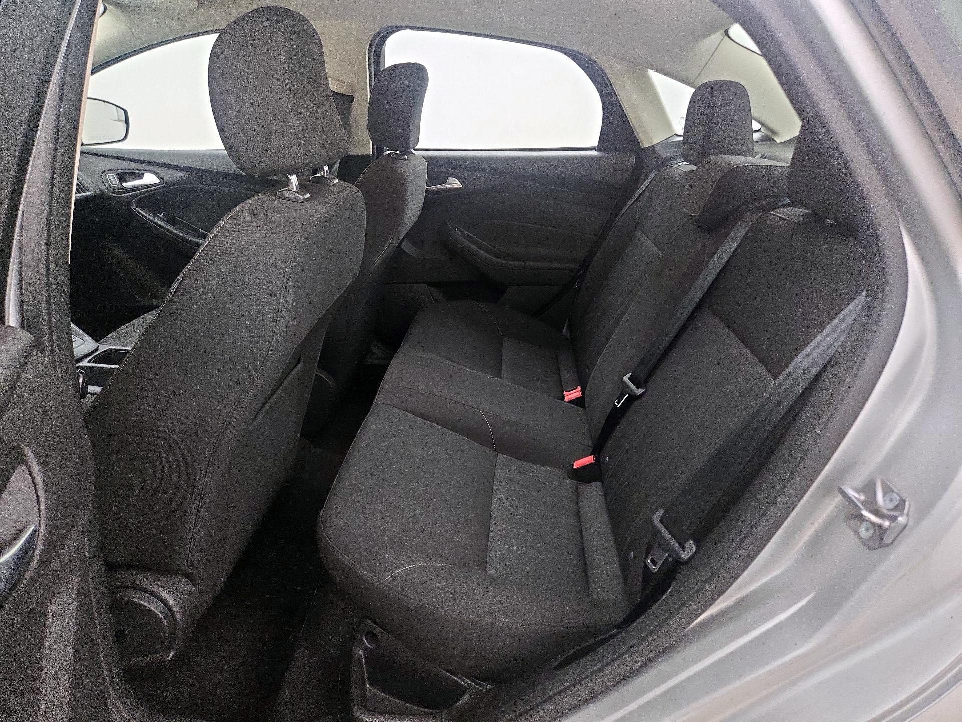 Thumbnail: 2015 Ford Focus - 19