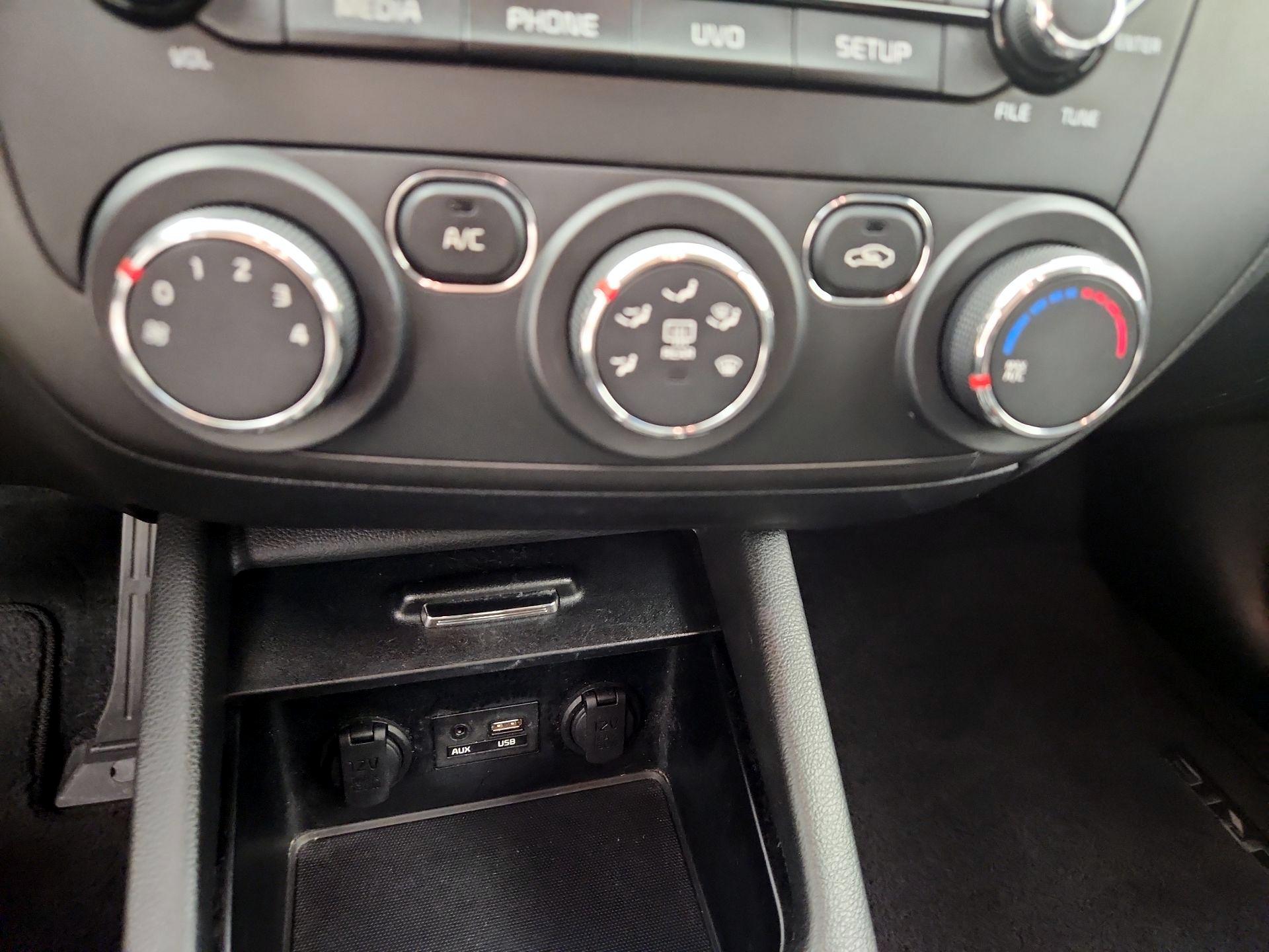 Thumbnail: 2018 Kia Forte - 16